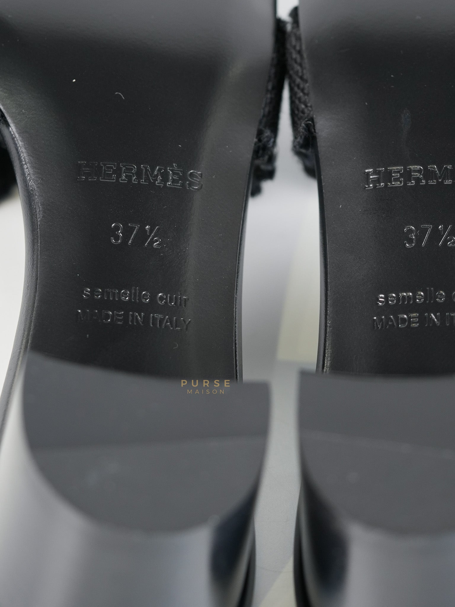 Oasis Sandals in Black Size 37.5 EU (23.5) | Purse Maison Luxury Bags Shop
