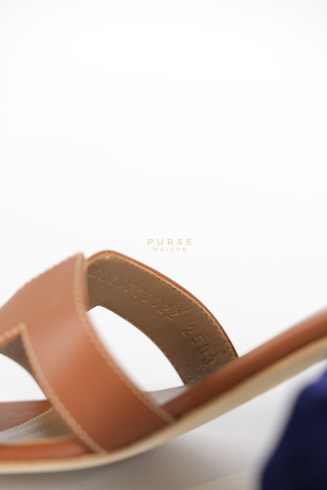 Oasis in Gold Calfskin Leather Size 37.5 EU (24 cm) | Purse Maison Luxury Bags Shop