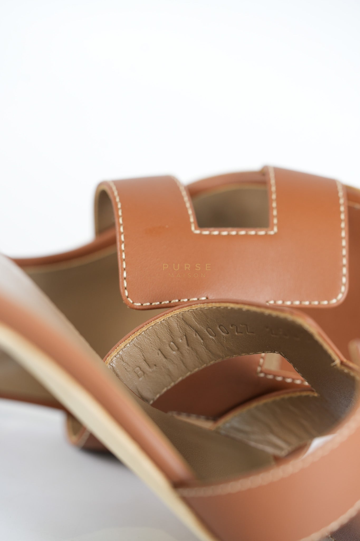 Oasis in Gold Calfskin Leather Size 37.5 EU (24 cm) | Purse Maison Luxury Bags Shop