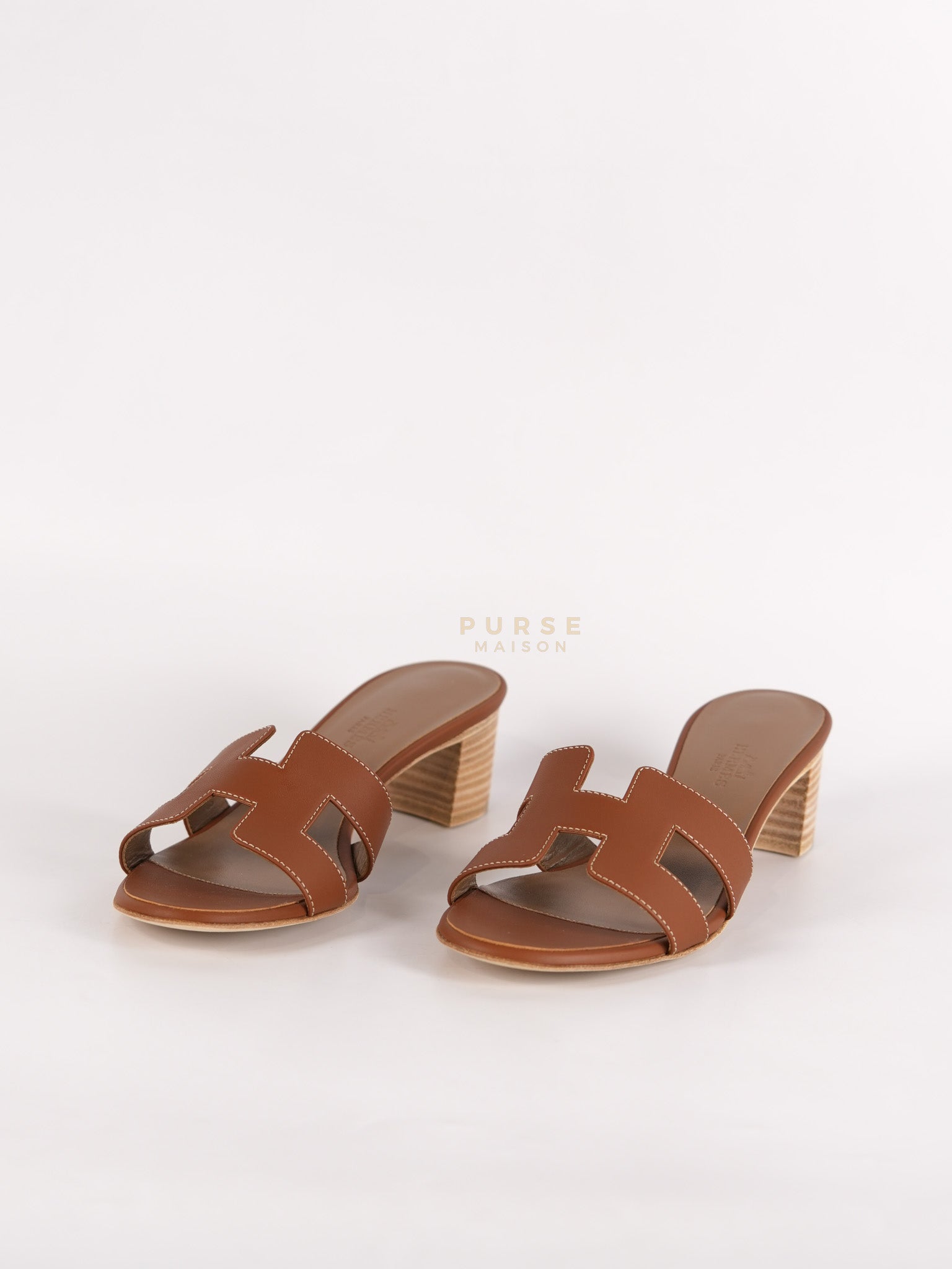 Oasis in Gold Calfskin Leather Size 37.5 EU (24 cm) | Purse Maison Luxury Bags Shop