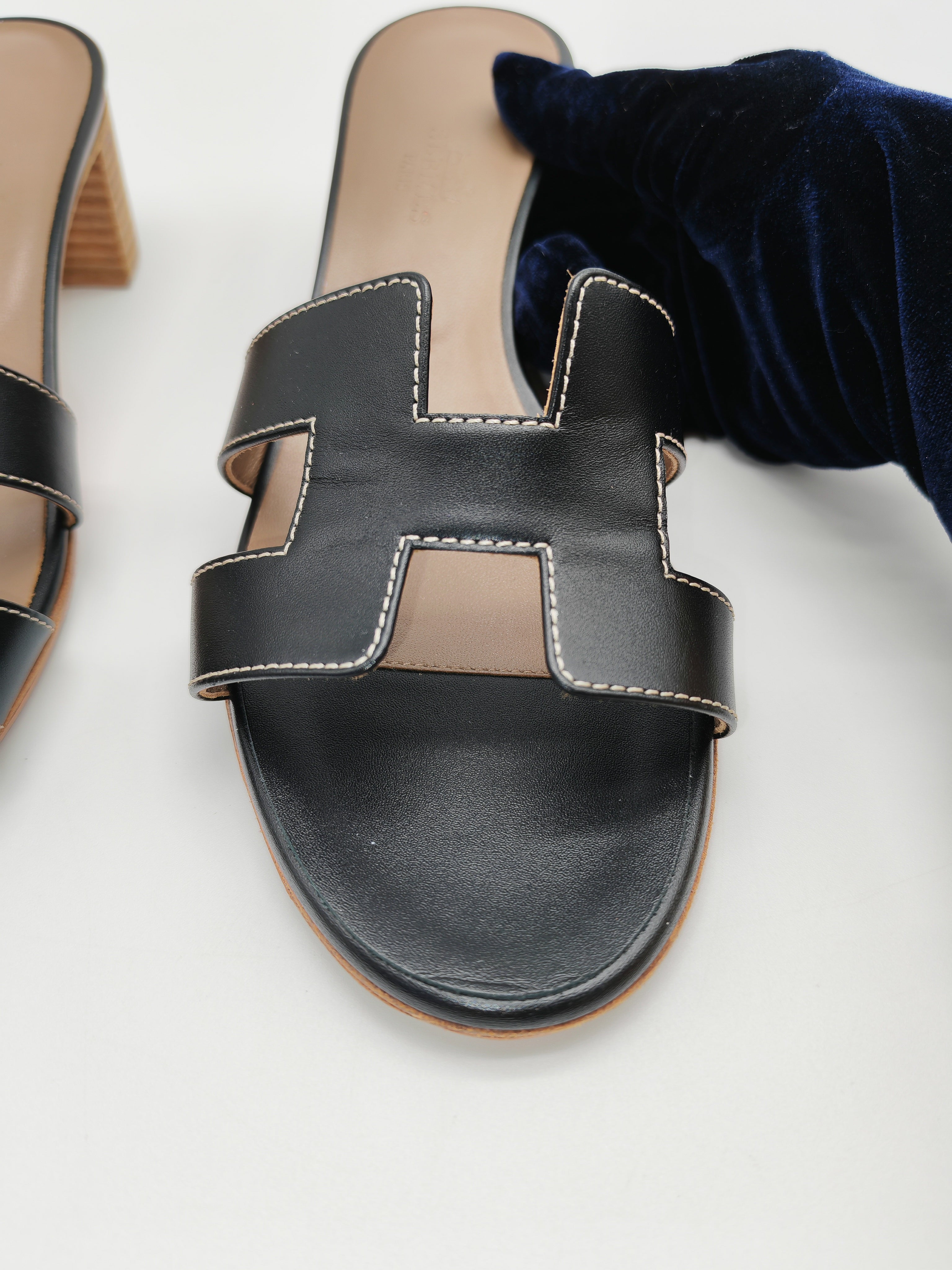 Oasis in Noir/Black Calfskin Leather Size 38 EU(24.5 cm) | Purse Maison Luxury Bags Shop