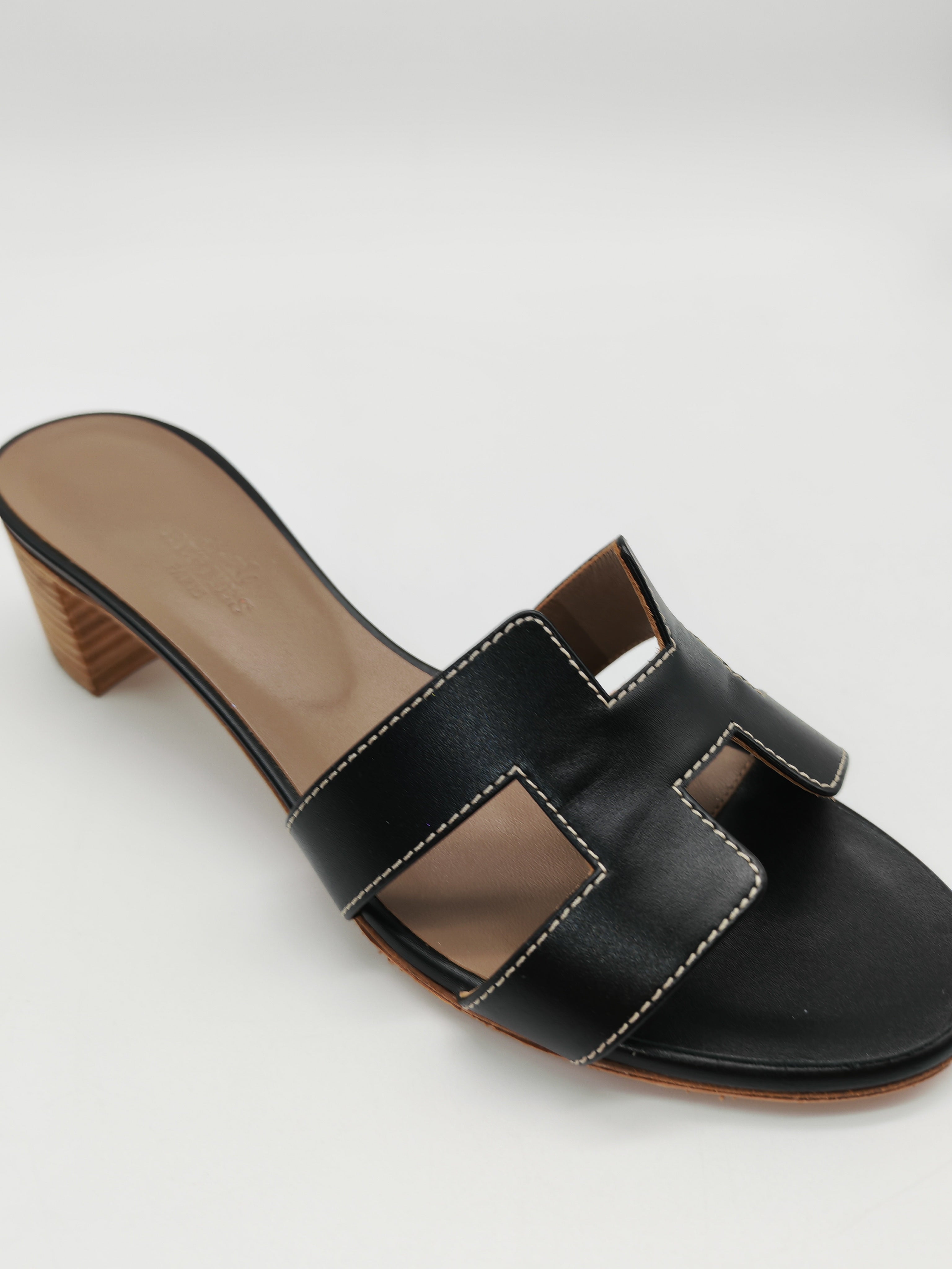 Oasis in Noir/Black Calfskin Leather Size 38 EU(24.5 cm) | Purse Maison Luxury Bags Shop