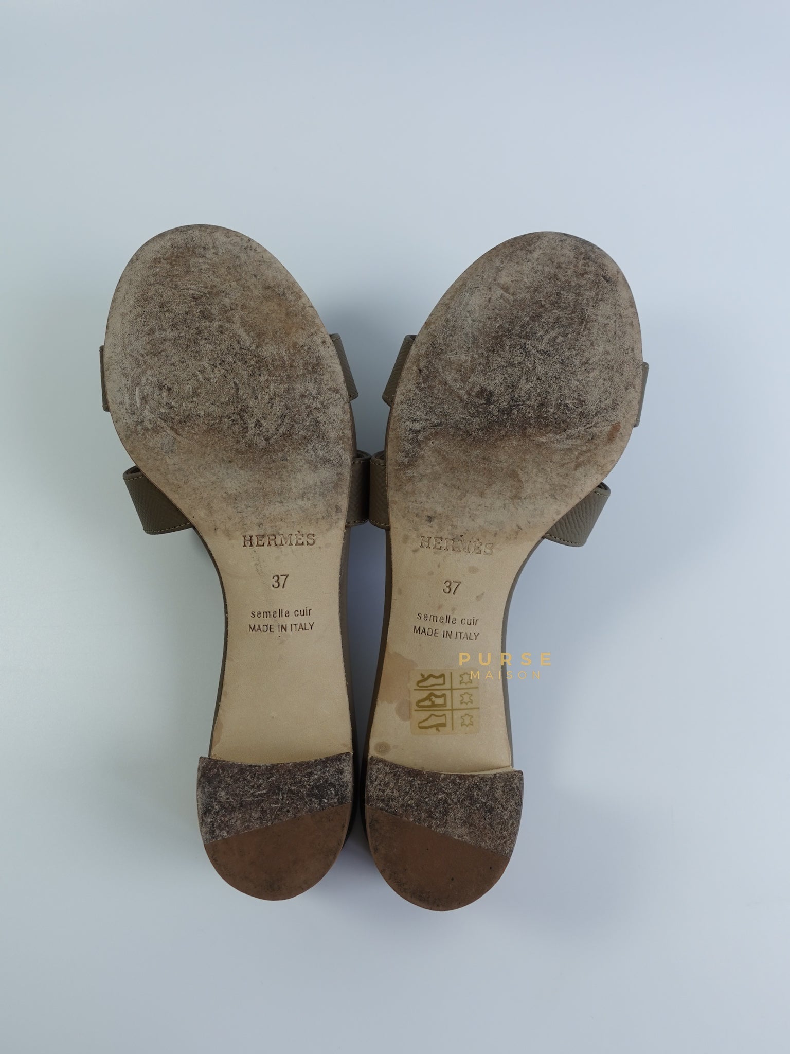 Oasis Sandals in Epsom Etoupe Size 37 EU (23.5cm) | Purse Maison Luxury Bags Shop