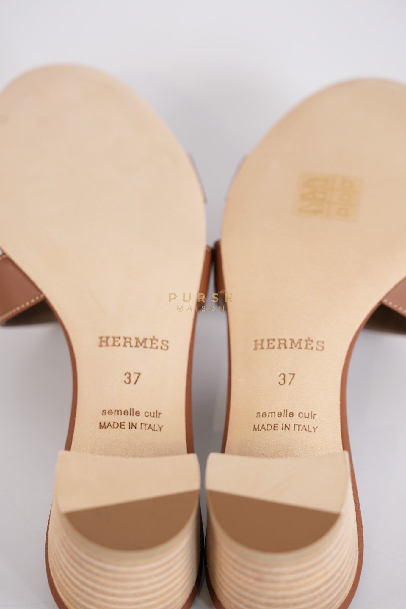 Oasis Sandals in Gold Size 37 EU (23cm) | Purse Maison Luxury Bags Shop