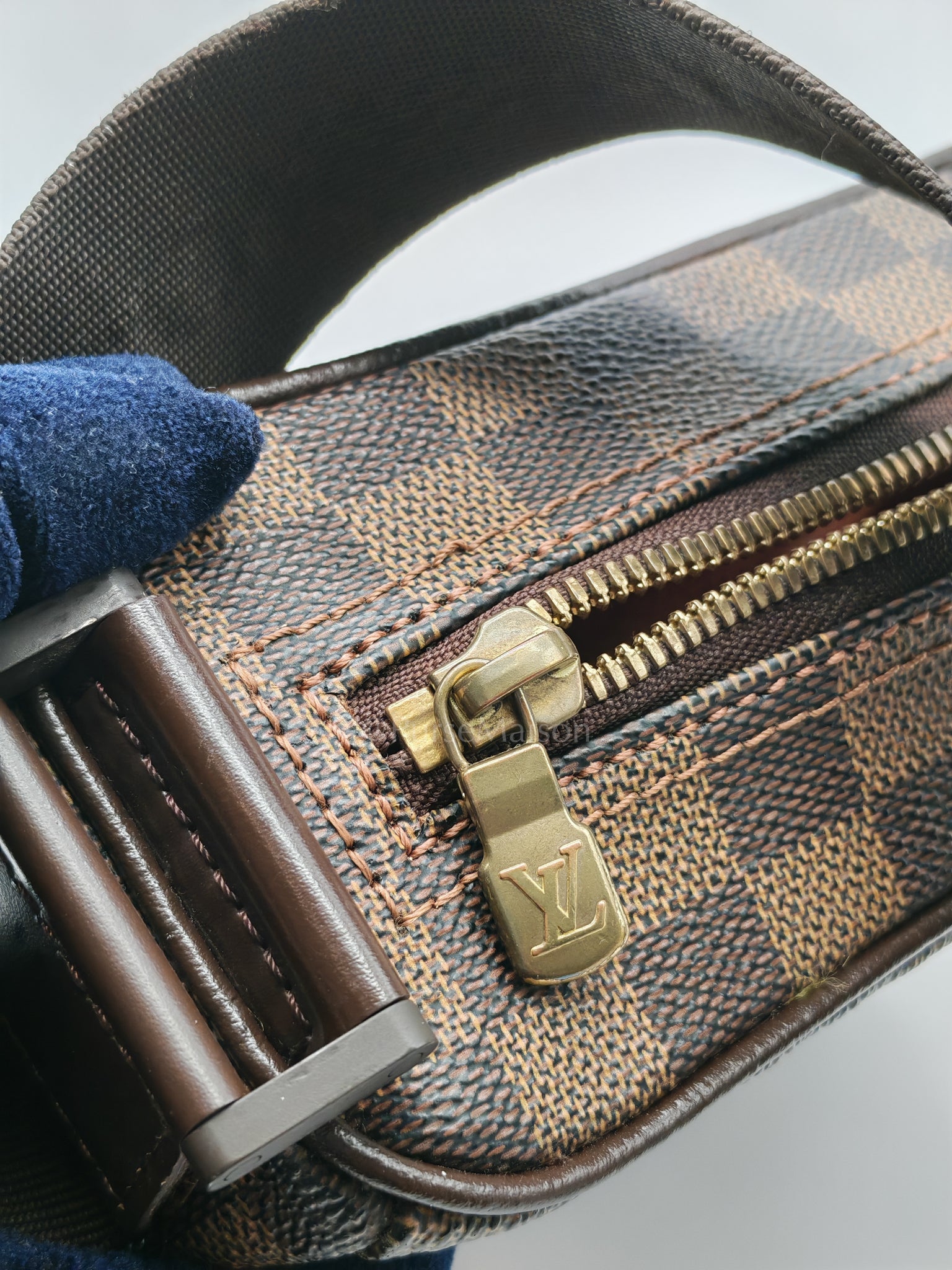 Olav Vintage Messenger Bag in Damier Ebene Canvas (Date Code: MI0024) | Purse Maison Luxury Bags Shop