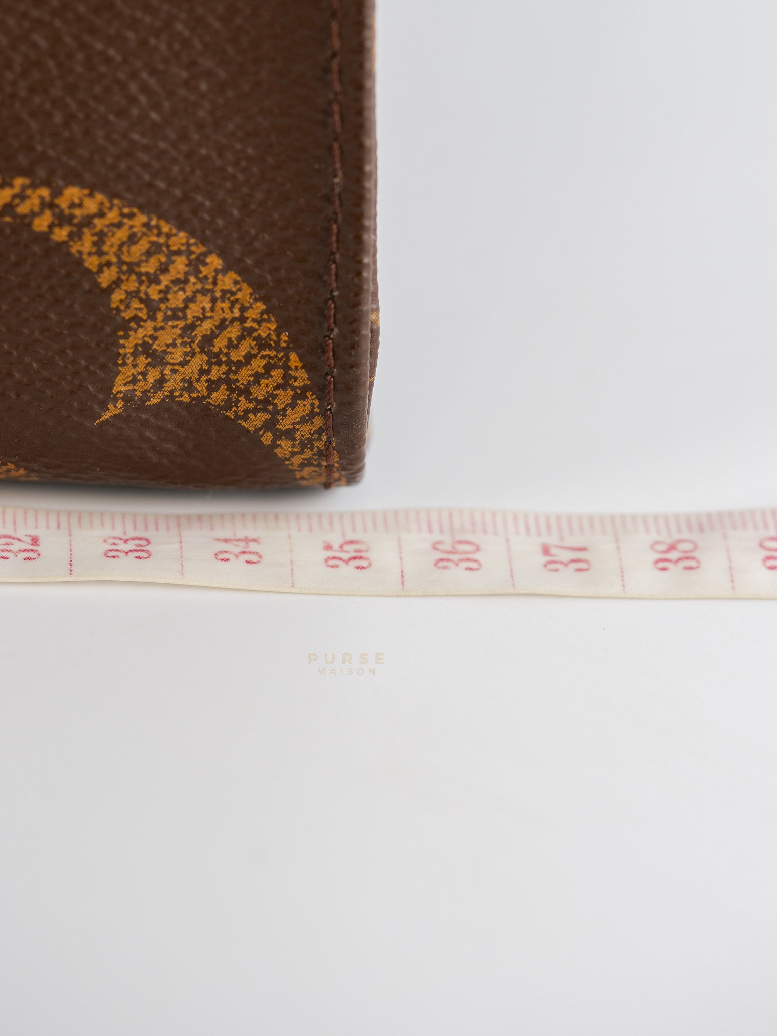 OnTheGo (OTG) MM in Reverse Monogram Canvas (Microchip) | Purse Maison Luxury Bags Shop