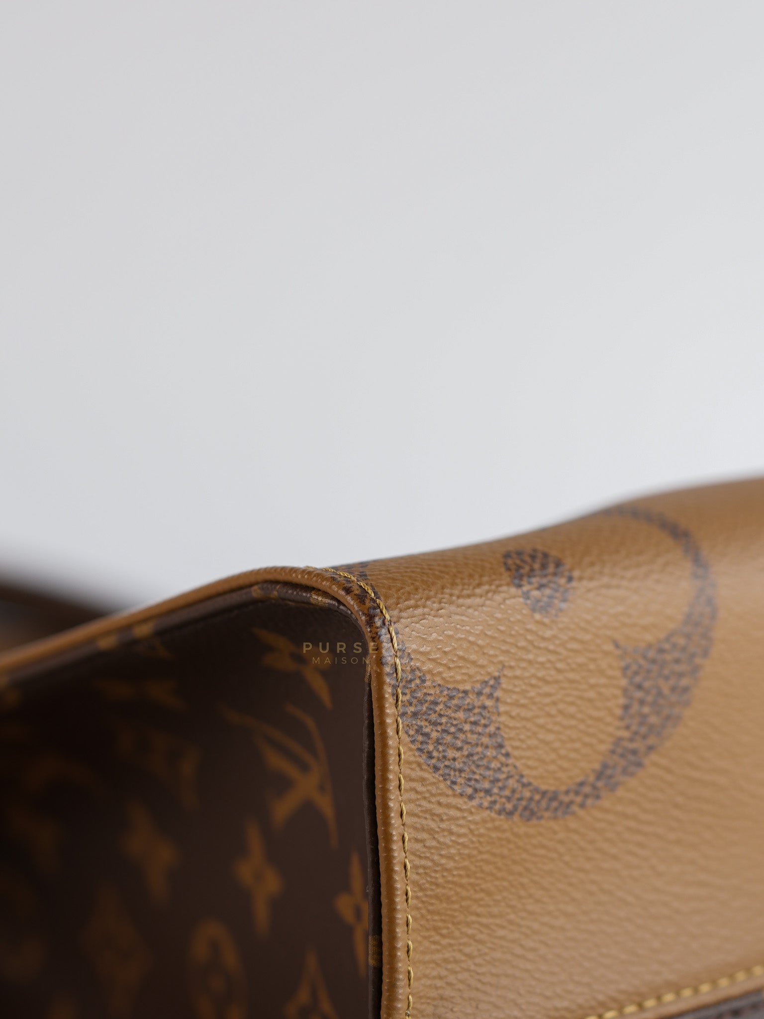 OnTheGo (OTG) MM in Reverse Monogram Canvas (Microchip) | Purse Maison Luxury Bags Shop