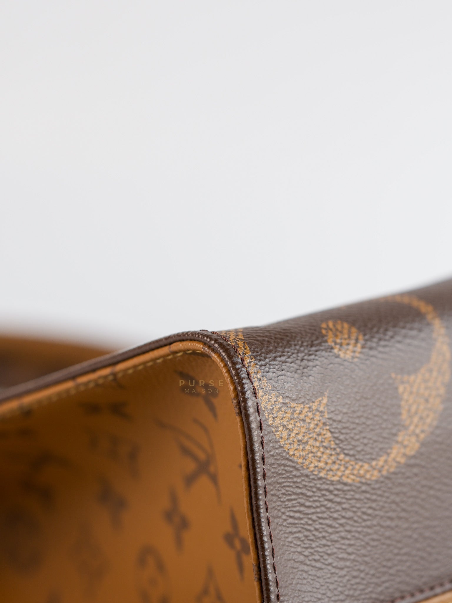 OnTheGo (OTG) MM in Reverse Monogram Canvas (Microchip) | Purse Maison Luxury Bags Shop