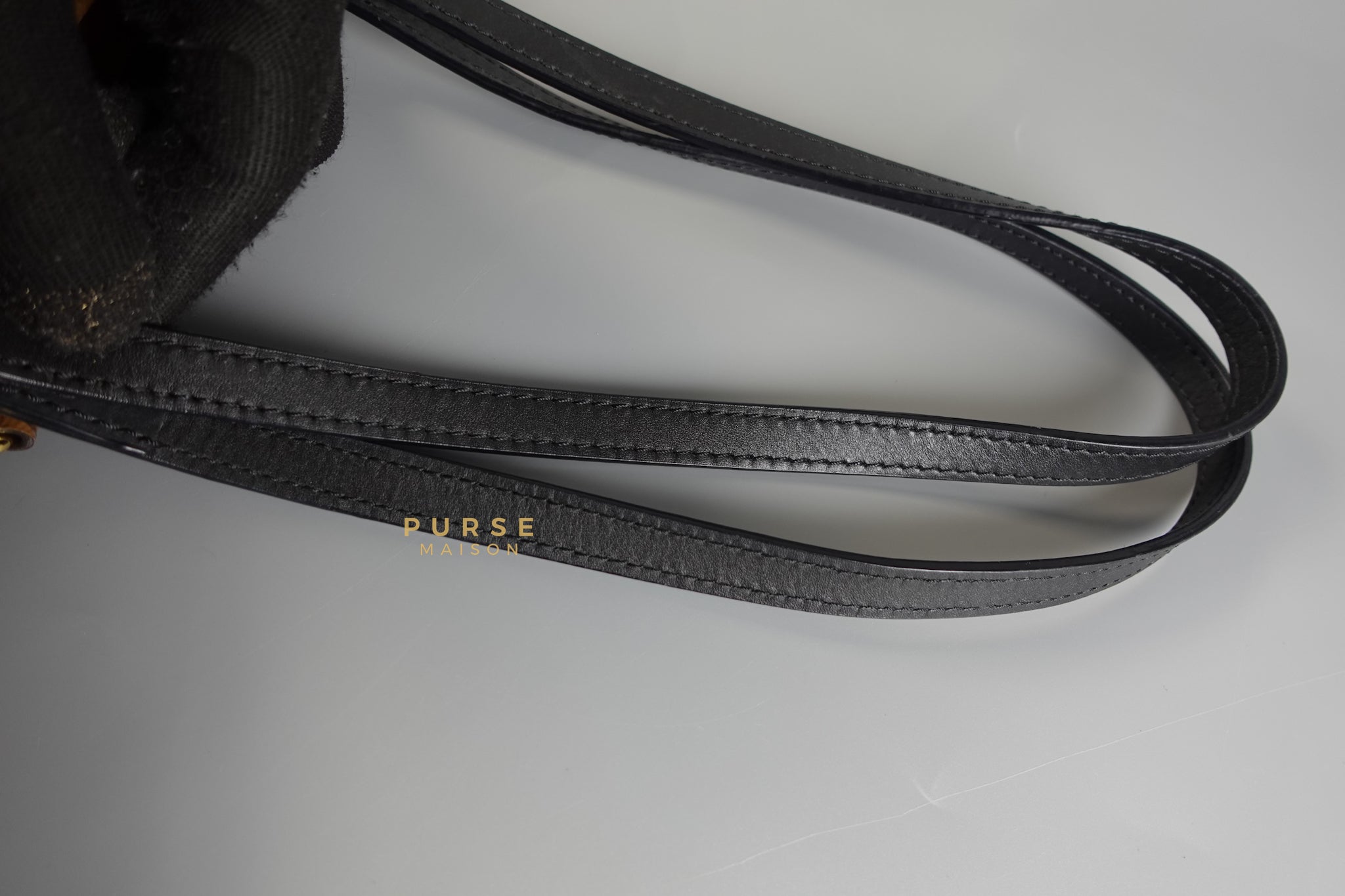 OnTheGo (OTG) MM in Reverse Monogram (Date Code: TR3200) | Purse Maison Luxury Bags Shop