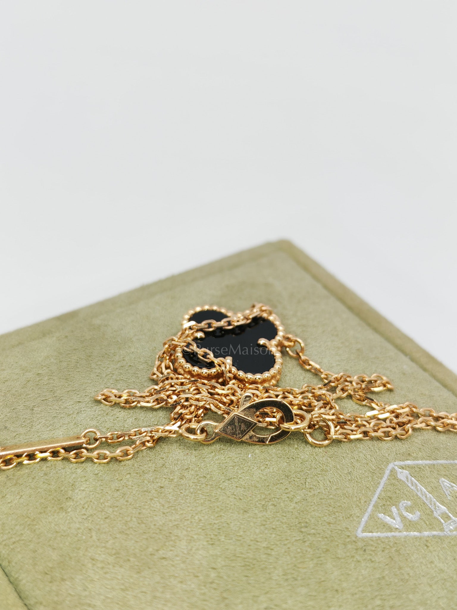 Vintage Alhambra in Onyx Pendant Yellow Gold Necklace Year 2021
