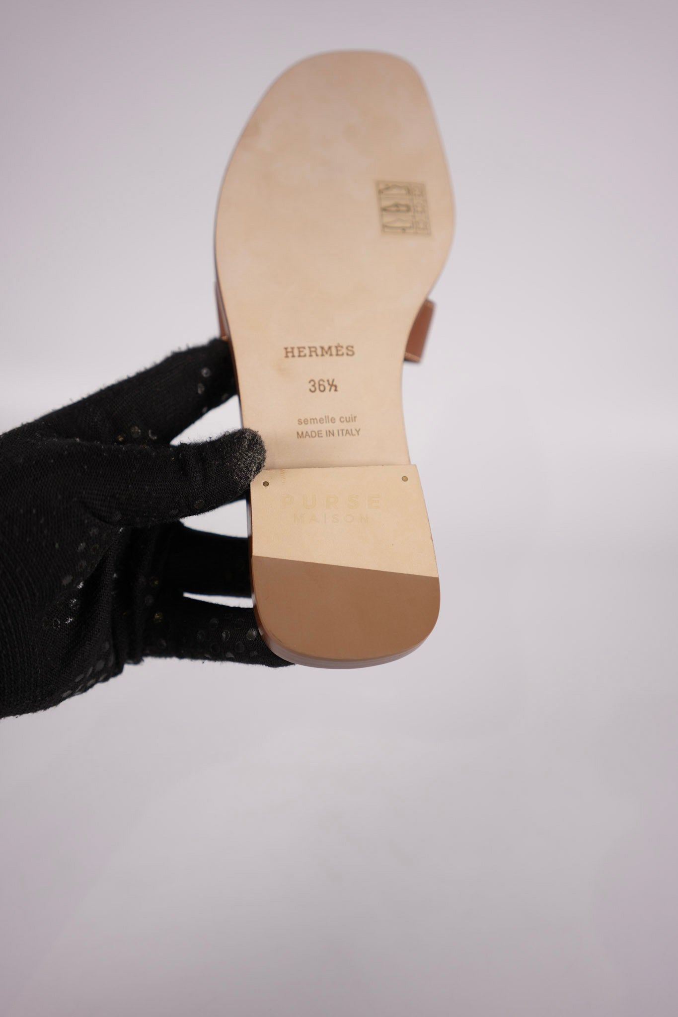 Oran Gold in Swift Leather Sandals Size 36.5 (22.5 cm) | Purse Maison Luxury Bags Shop