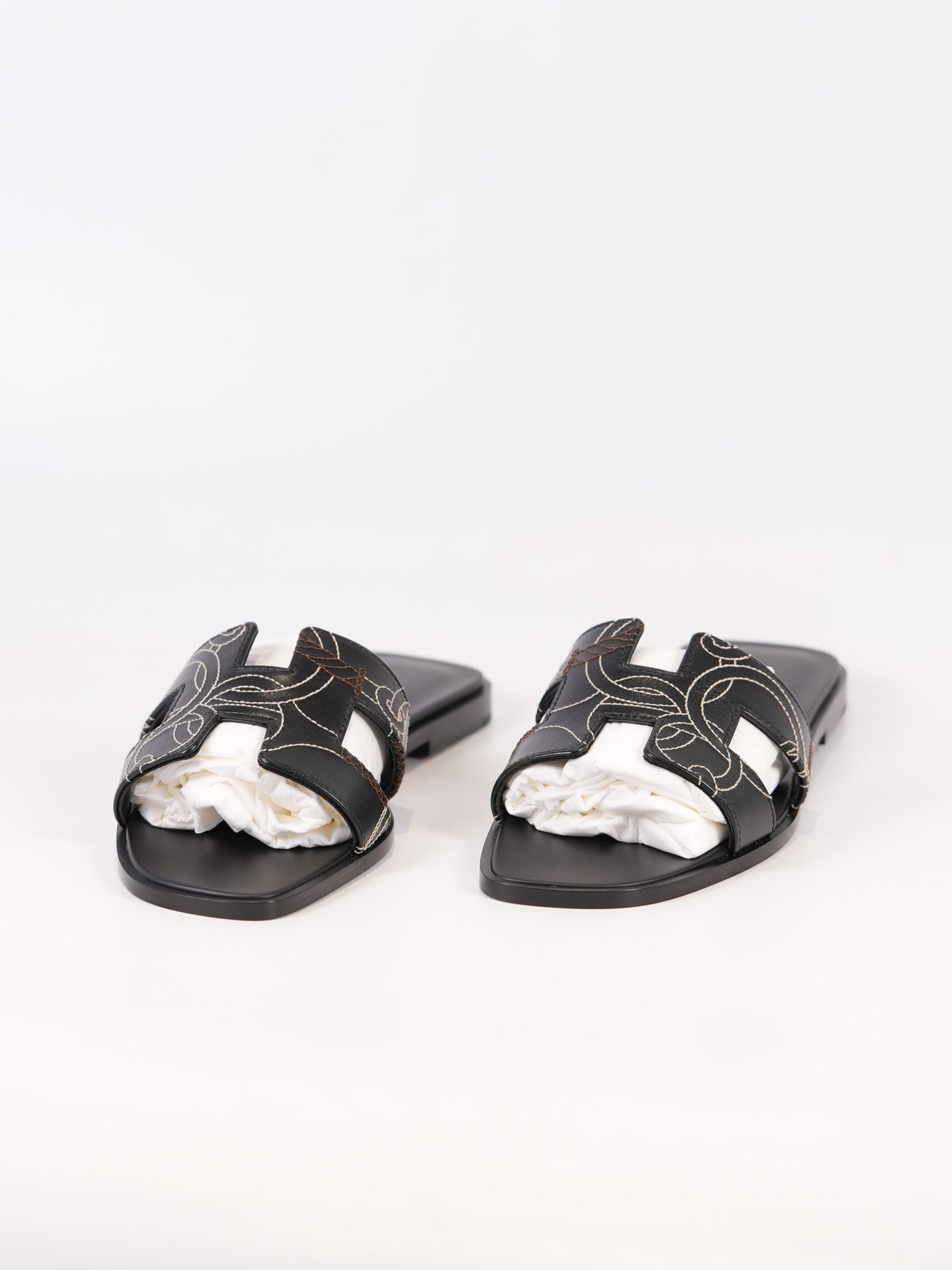 Oran in Black Panoplie Equestre Embroidered Calfskin Size 38EU (24cm) | Purse Maison Luxury Bags Shop