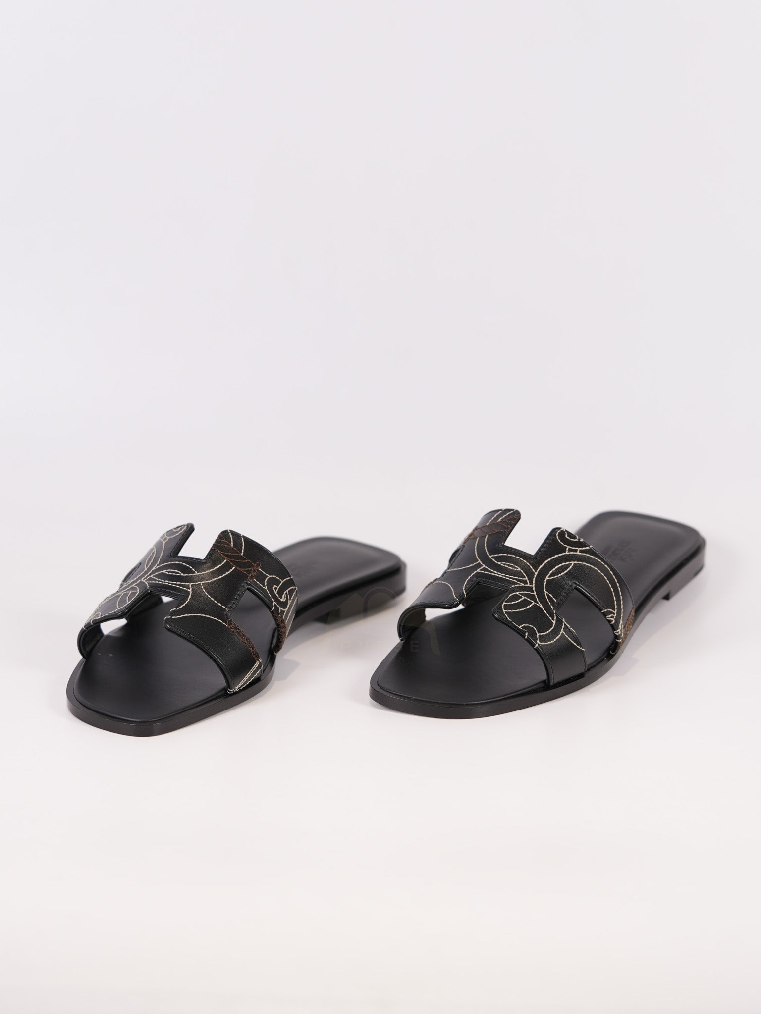 Oran in Black Panoplie Equestre Embroidered Calfskin Size 38EU (24cm) | Purse Maison Luxury Bags Shop