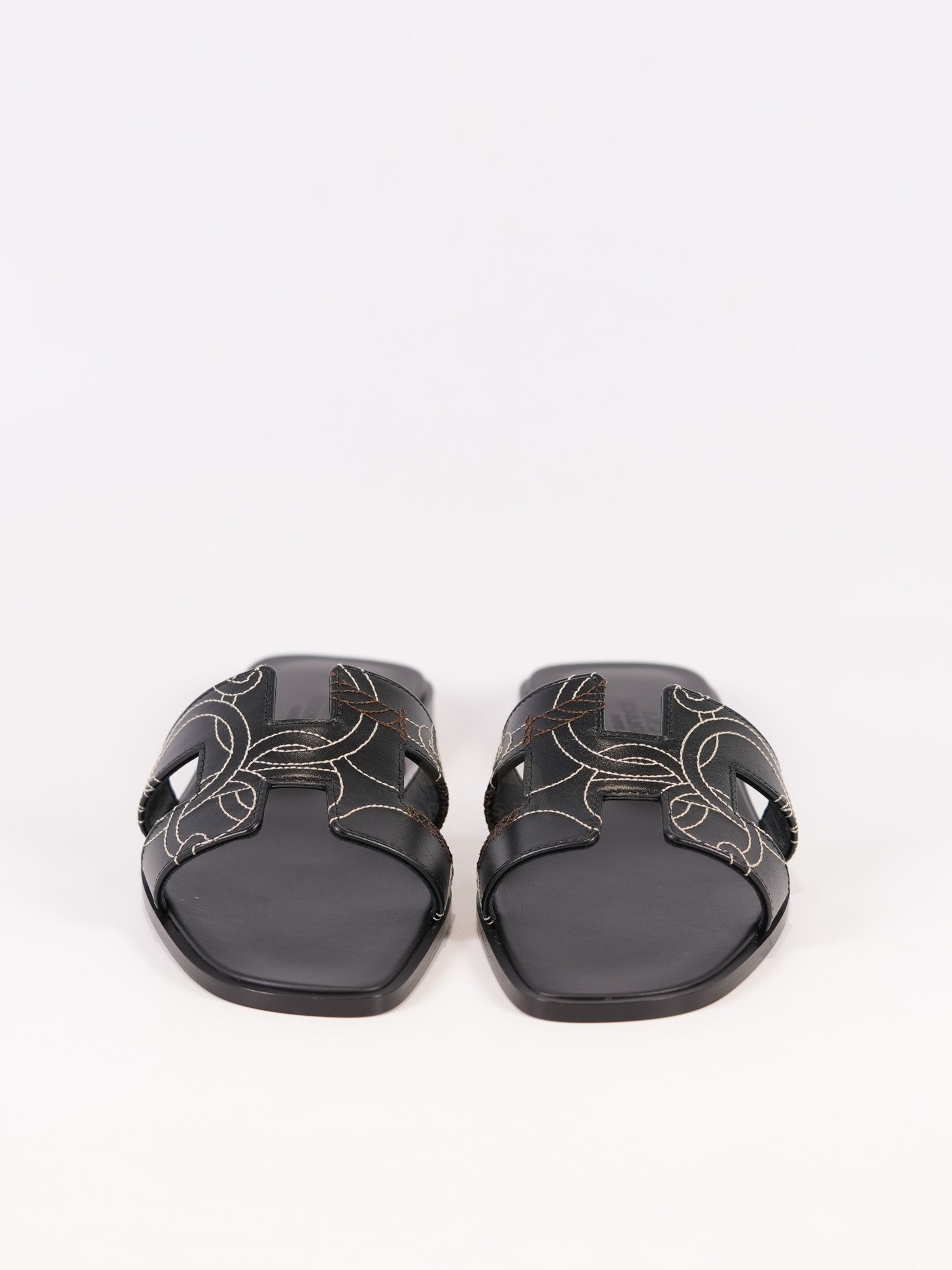 Oran in Black Panoplie Equestre Embroidered Calfskin Size 38EU (24cm) | Purse Maison Luxury Bags Shop