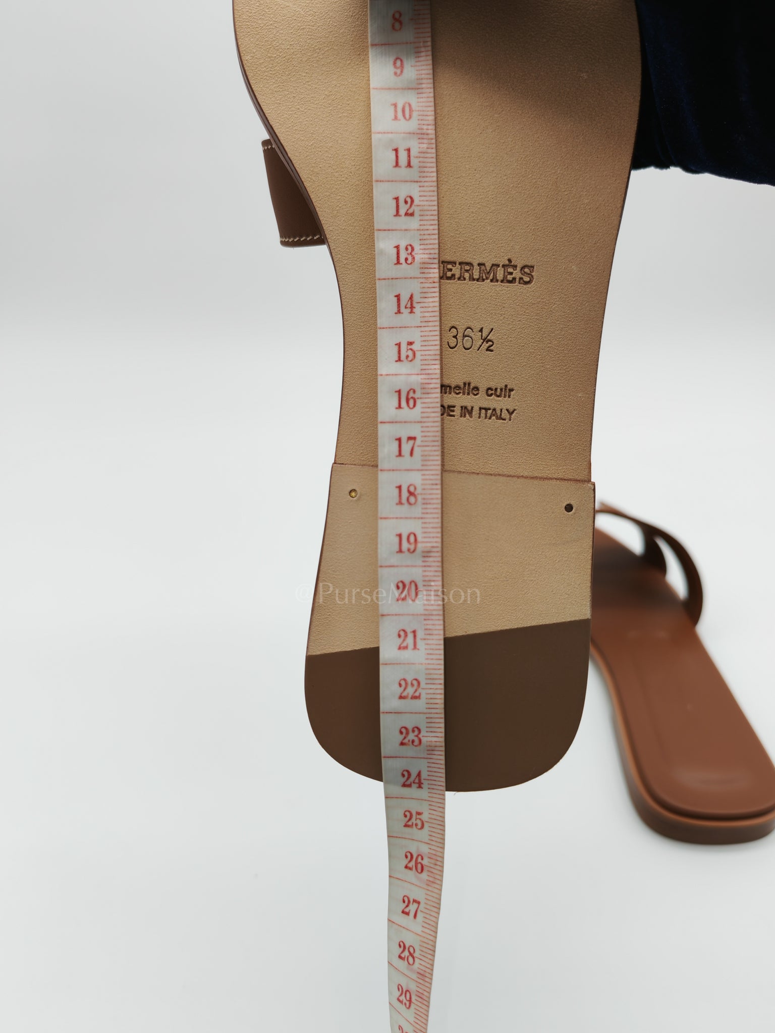 Oran in Gold Swift Leather Size 36.5 (23.5cm) | Purse Maison Luxury Bags Shop