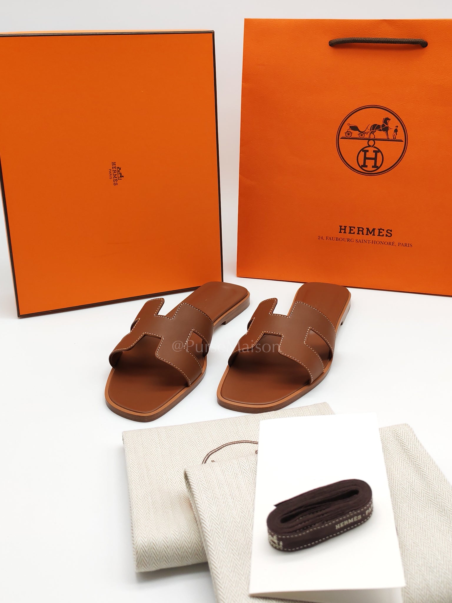 Oran in Gold Swift Leather Size 36.5 (23.5cm) | Purse Maison Luxury Bags Shop