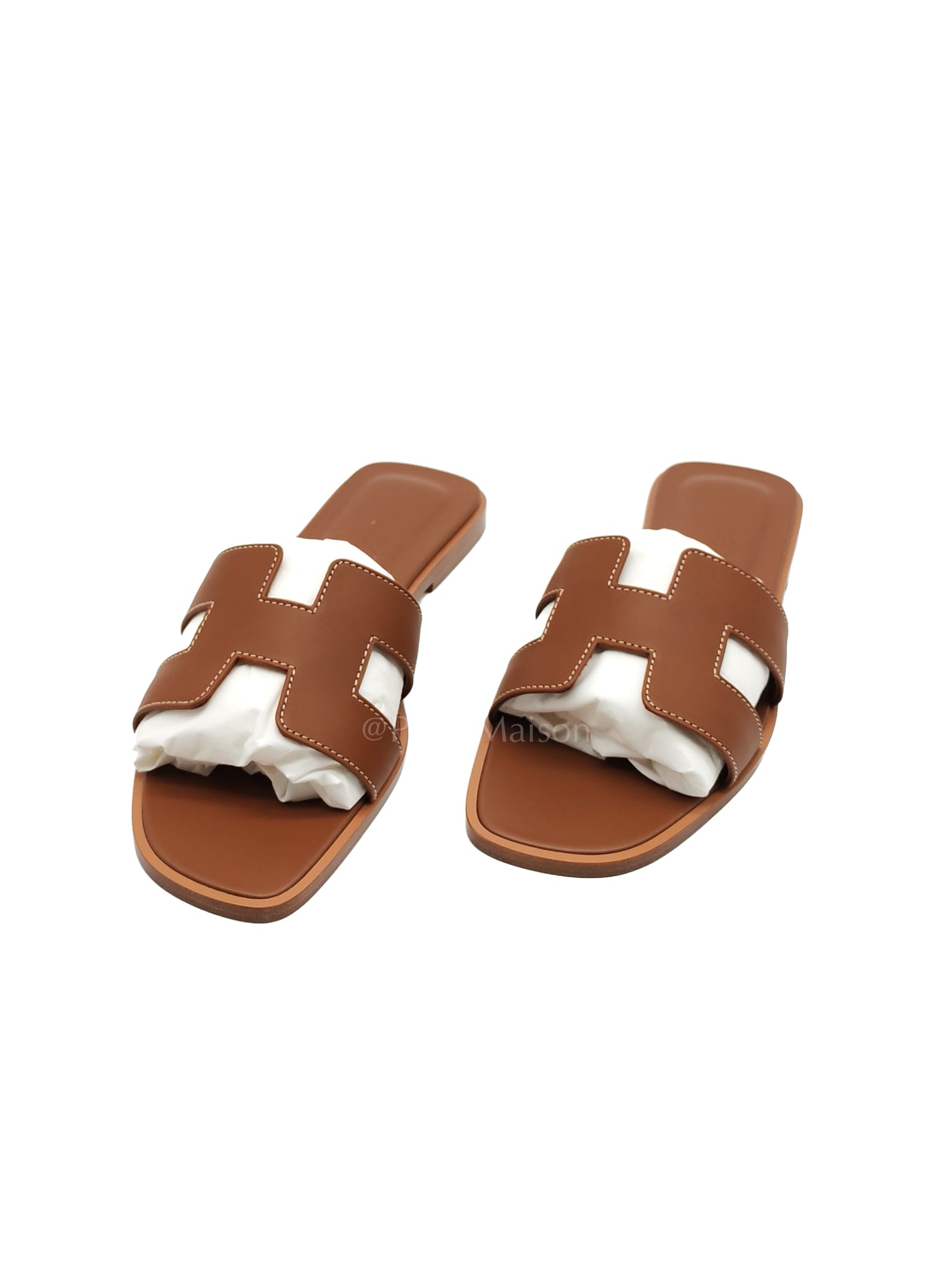 Oran in Gold Swift Leather Size 36.5 (23.5cm) | Purse Maison Luxury Bags Shop