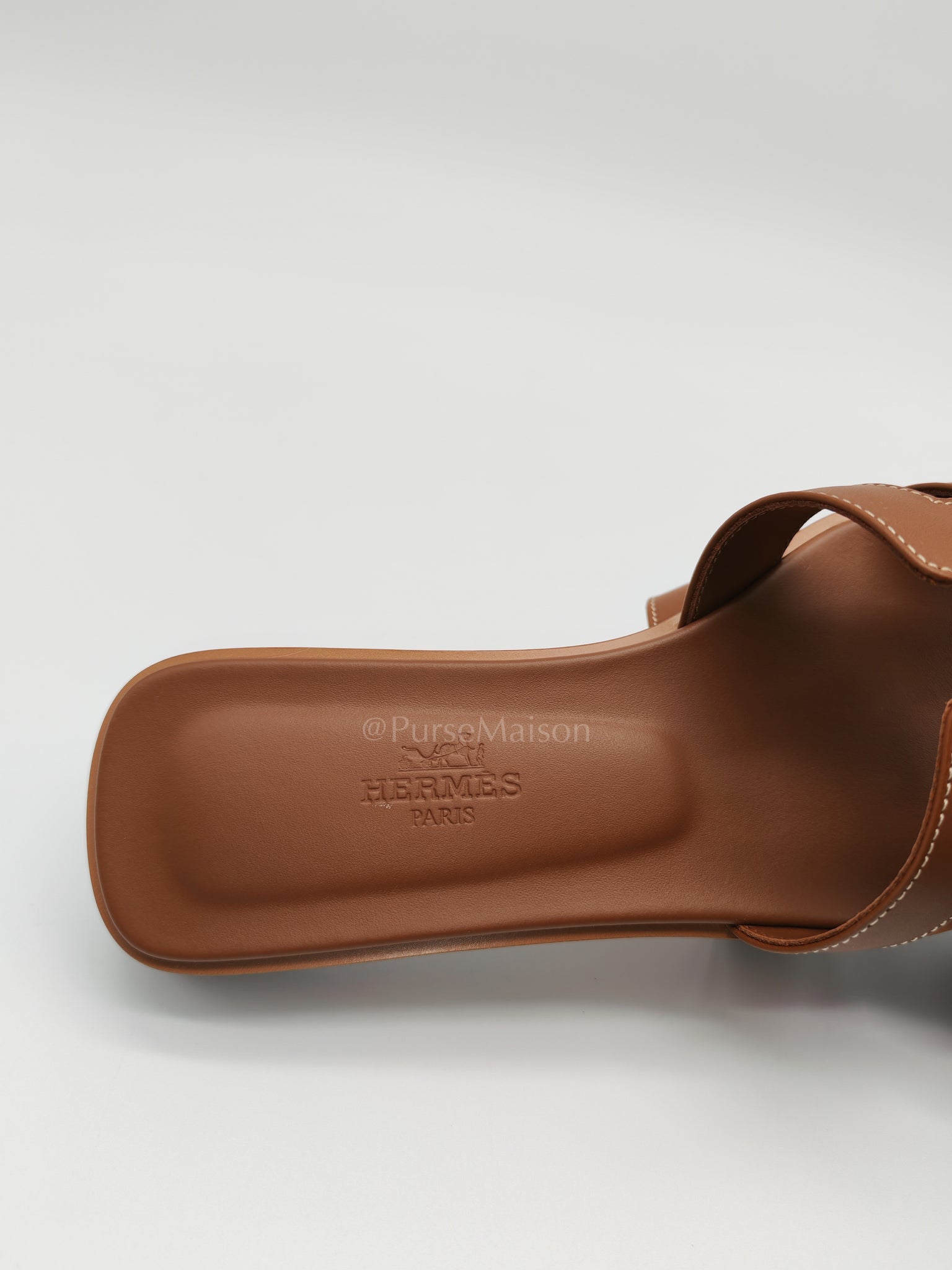 Oran in Gold Swift Leather Size 36.5 (23.5cm) | Purse Maison Luxury Bags Shop