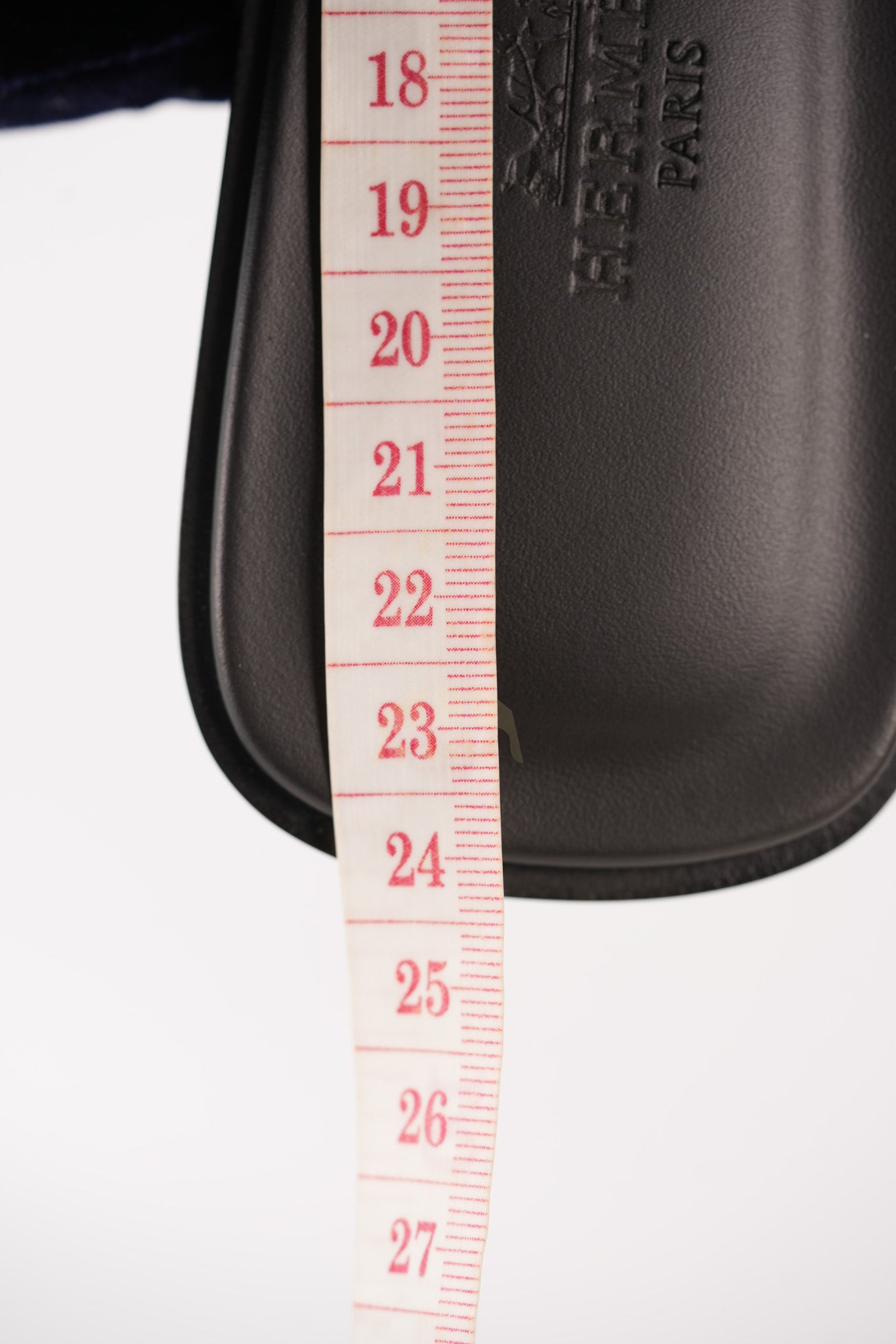 Oran in Noir/Black Box Calfskin Leather Size 37 | Purse Maison Luxury Bags Shop