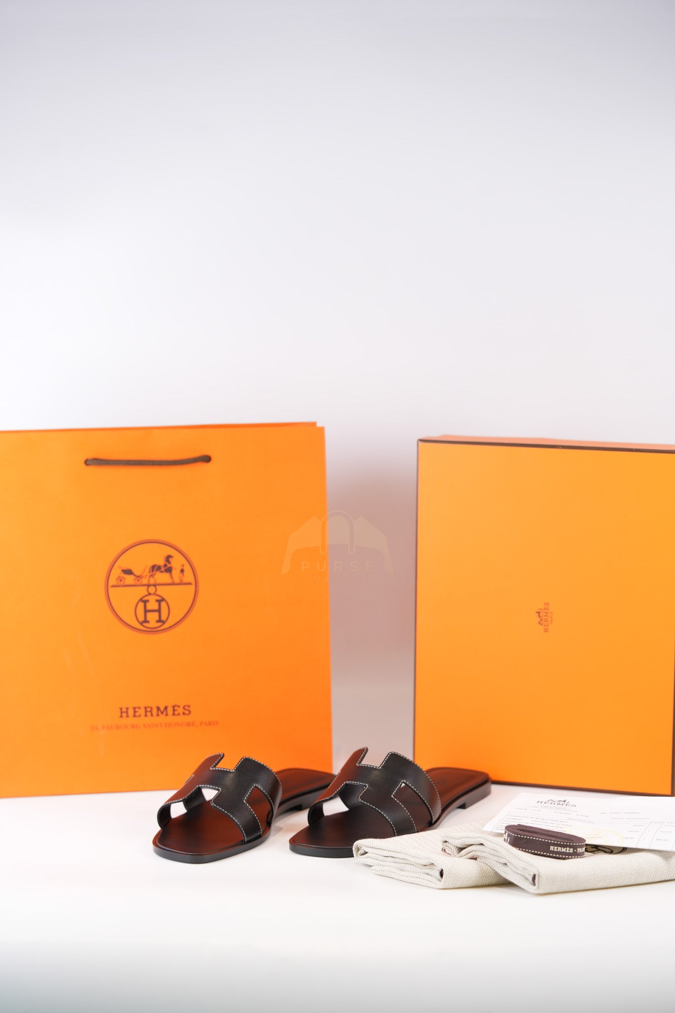 Oran in Noir/Black Box Calfskin Leather Size 37 | Purse Maison Luxury Bags Shop