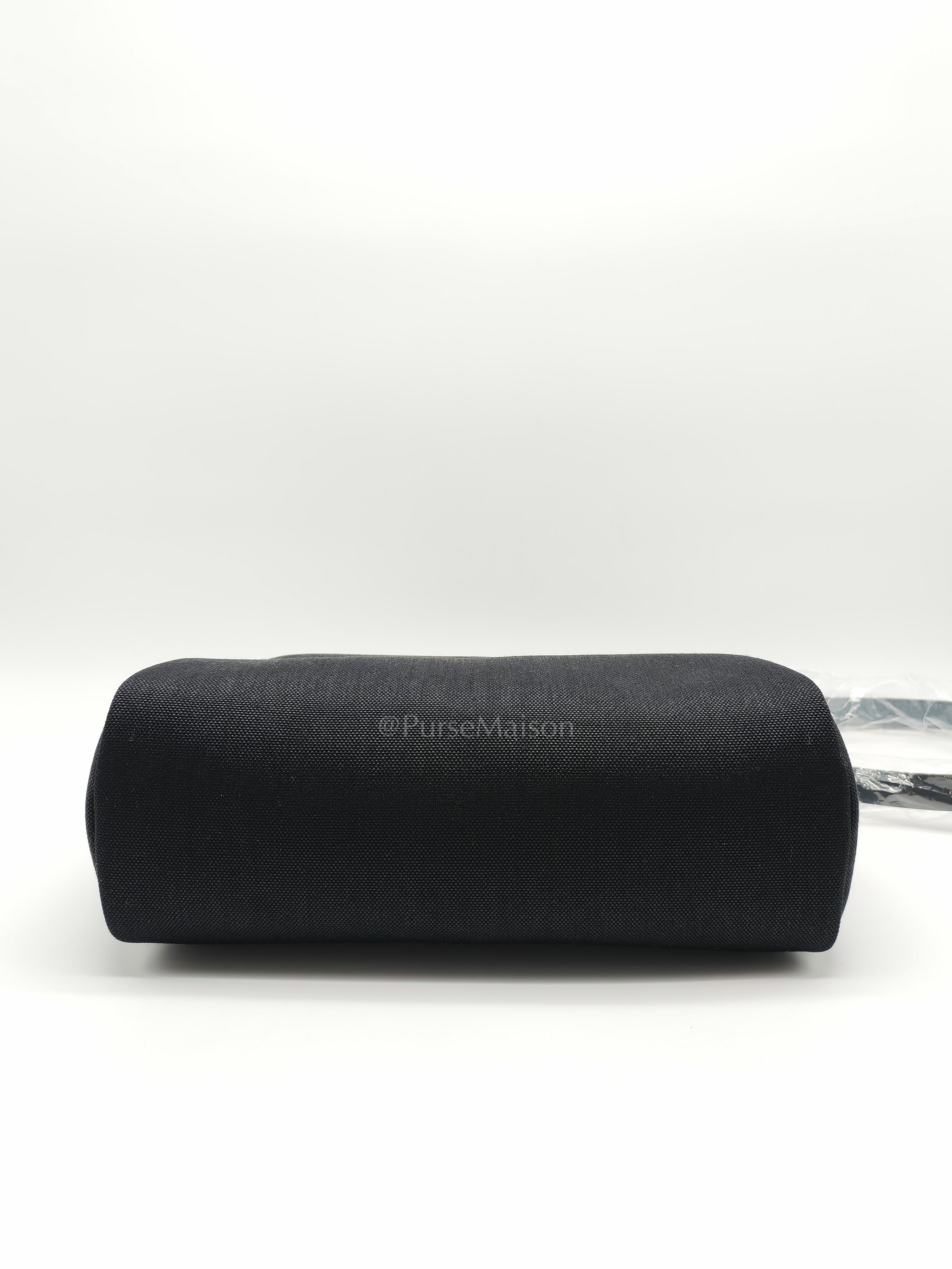 Herbag Zip 31 in Black Military Toile Vache Hunter and Gold Hardware Stamp K(2025)