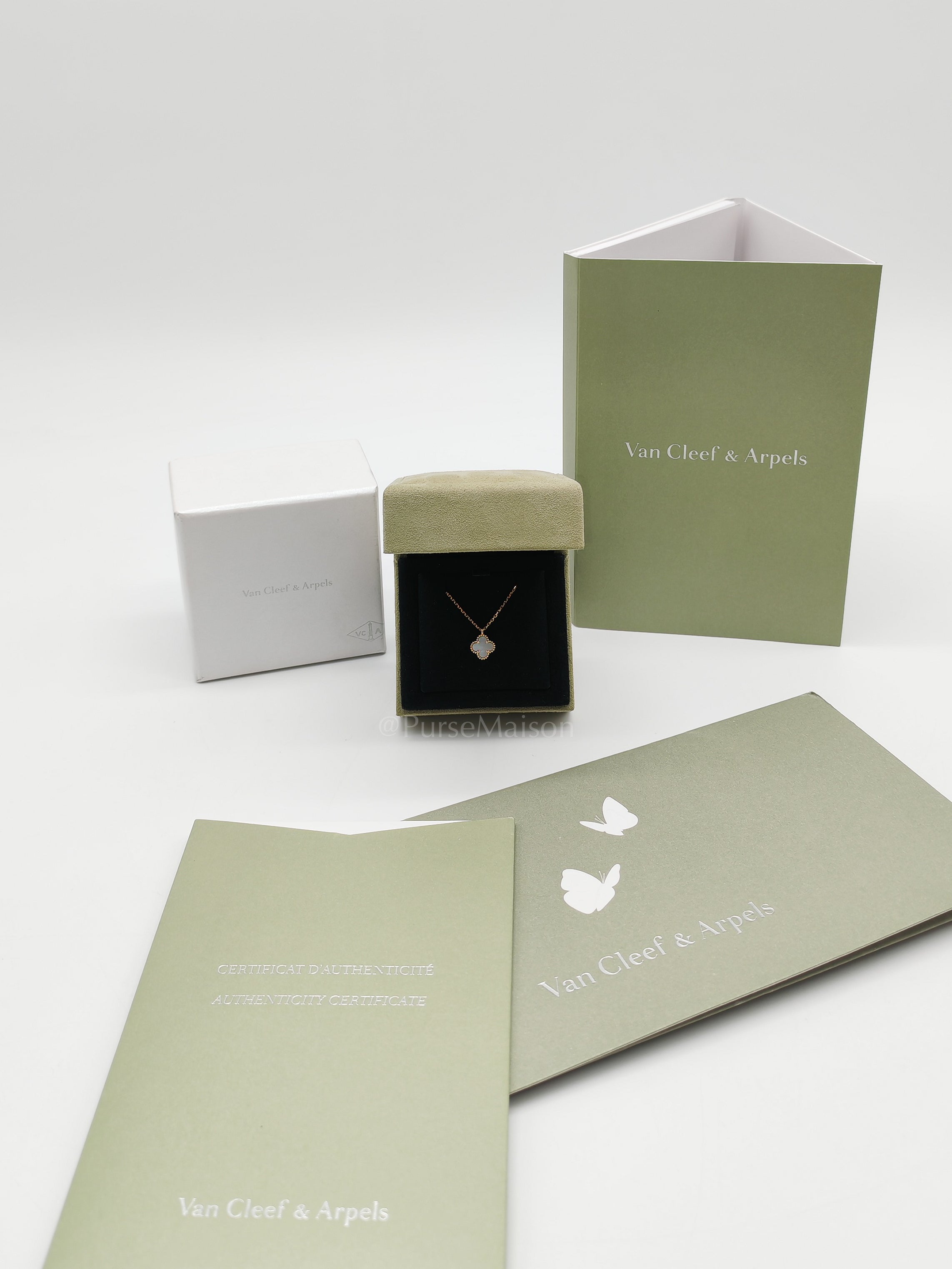 Sweet Alhambra White Mother of Pearl Pendant & Yellow Gold Necklace Year 2021