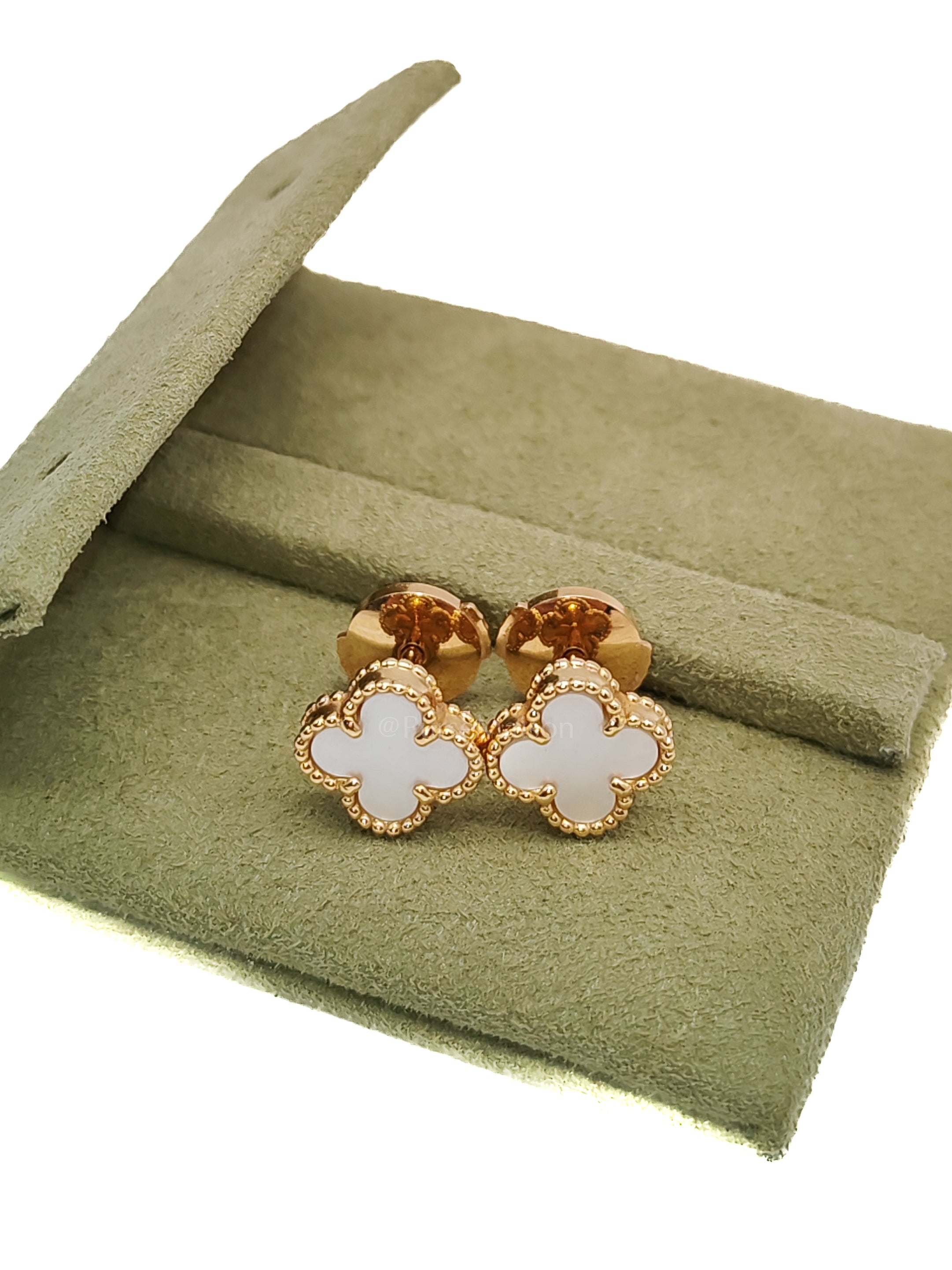 Sweet Alhambra White Mother of Pearl Earrings Yellow Gold (Year 2025)