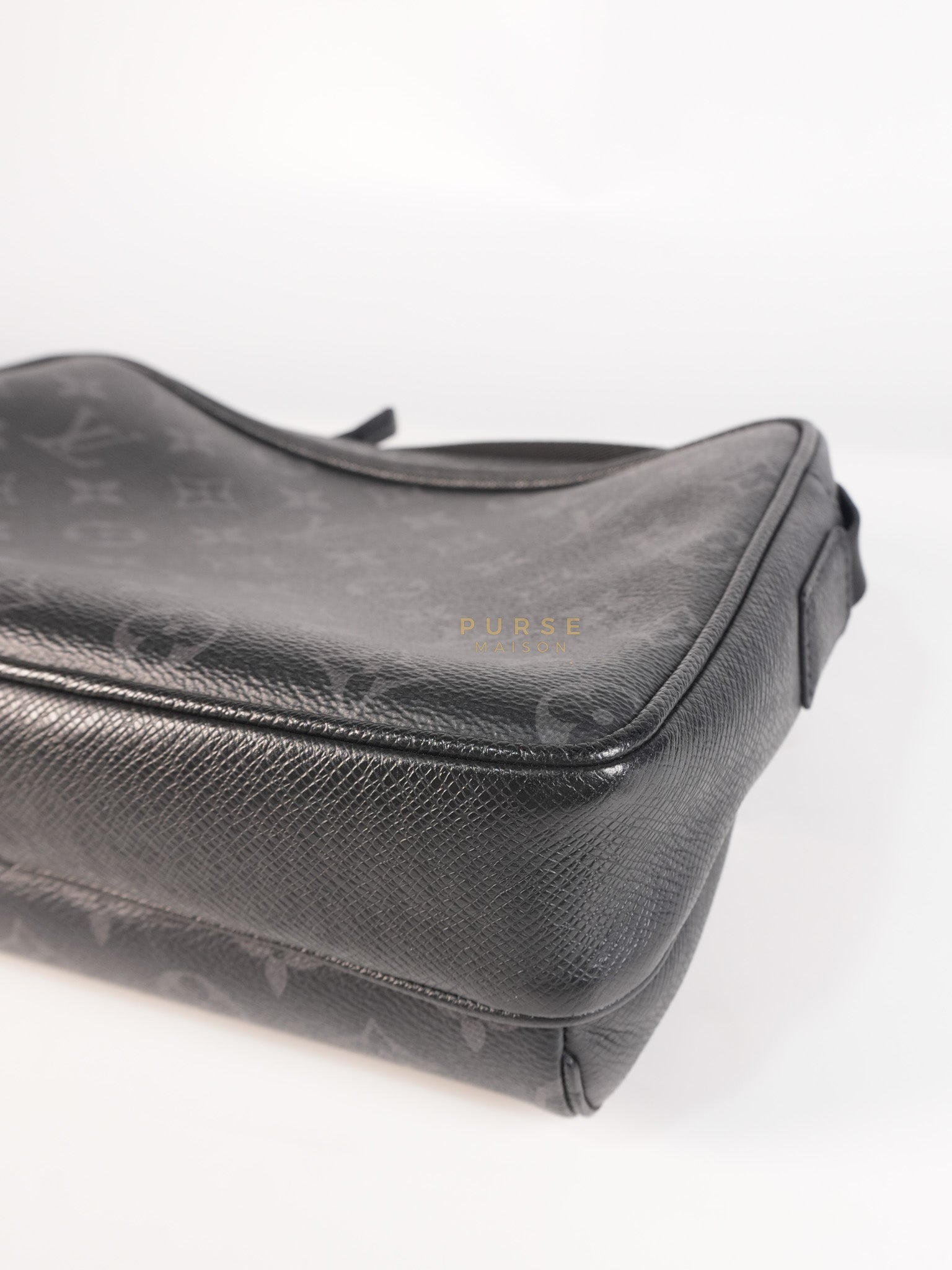 Outdoor Messenger Monogram Eclipse Taiga Black (Date code: FO4109) | Purse Maison Luxury Bags Shop