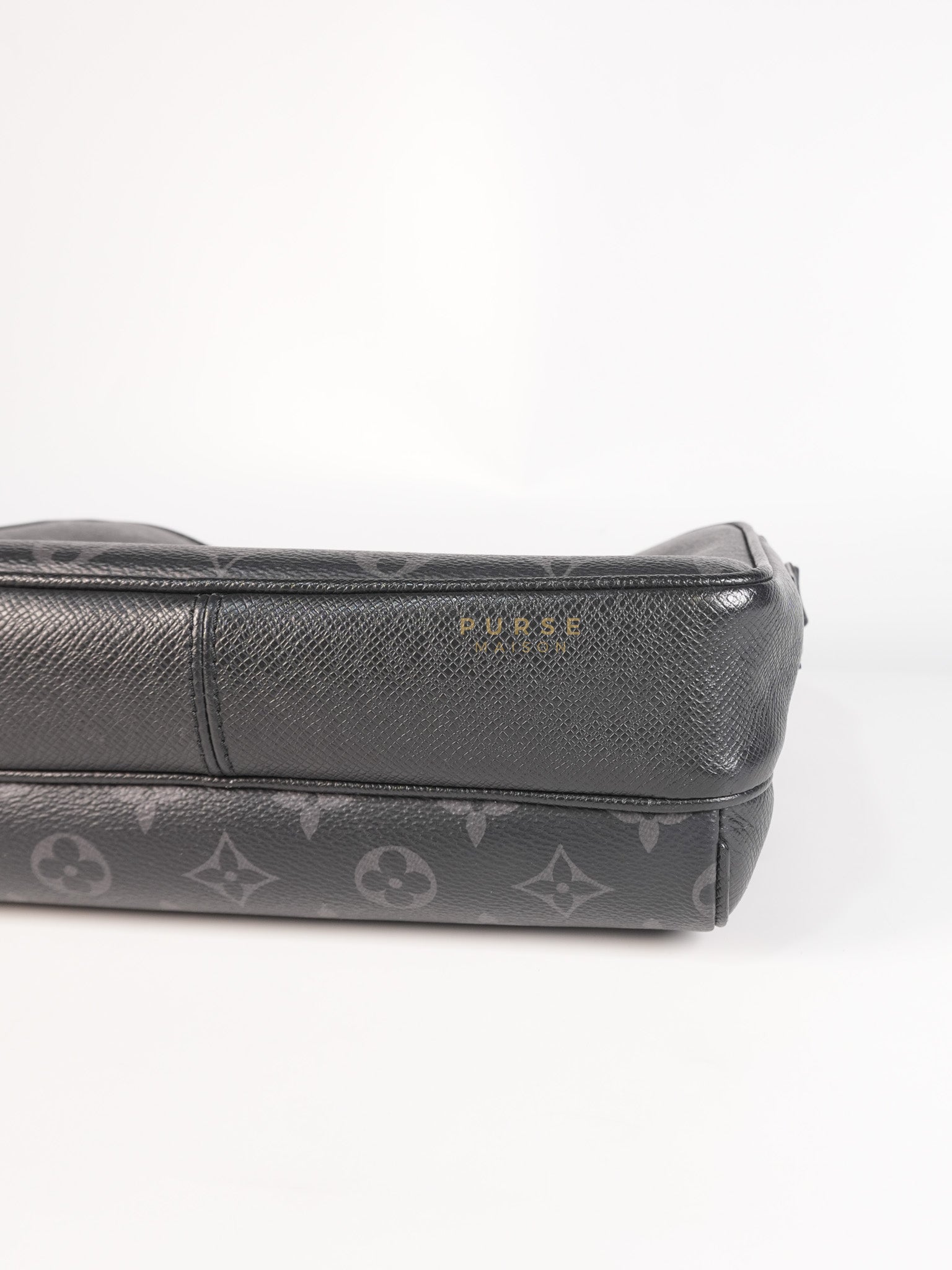 Outdoor Messenger Monogram Eclipse Taiga Black (Date code: FO4109) | Purse Maison Luxury Bags Shop