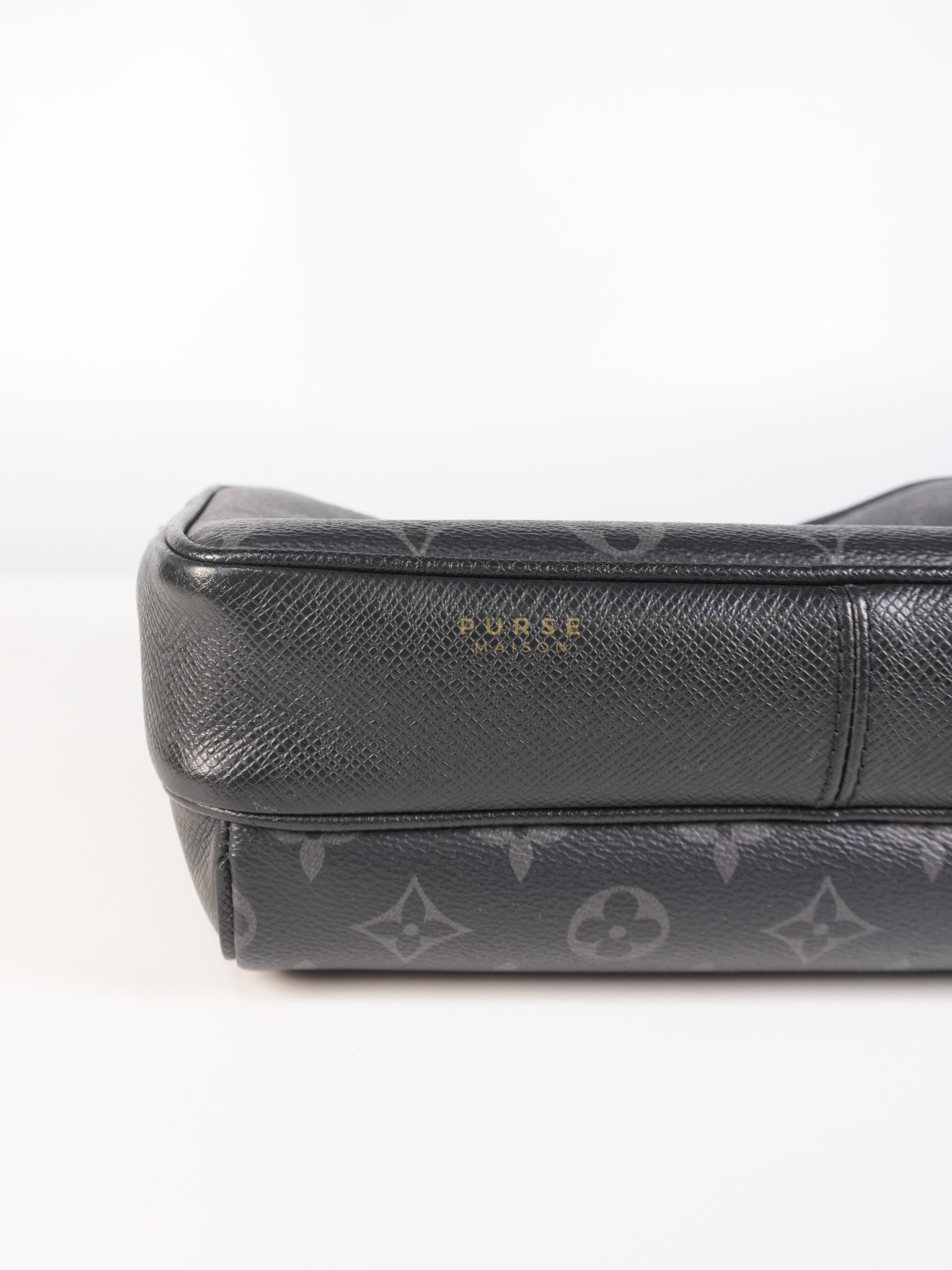 Outdoor Messenger Monogram Eclipse Taiga Black (Date code: FO4109) | Purse Maison Luxury Bags Shop