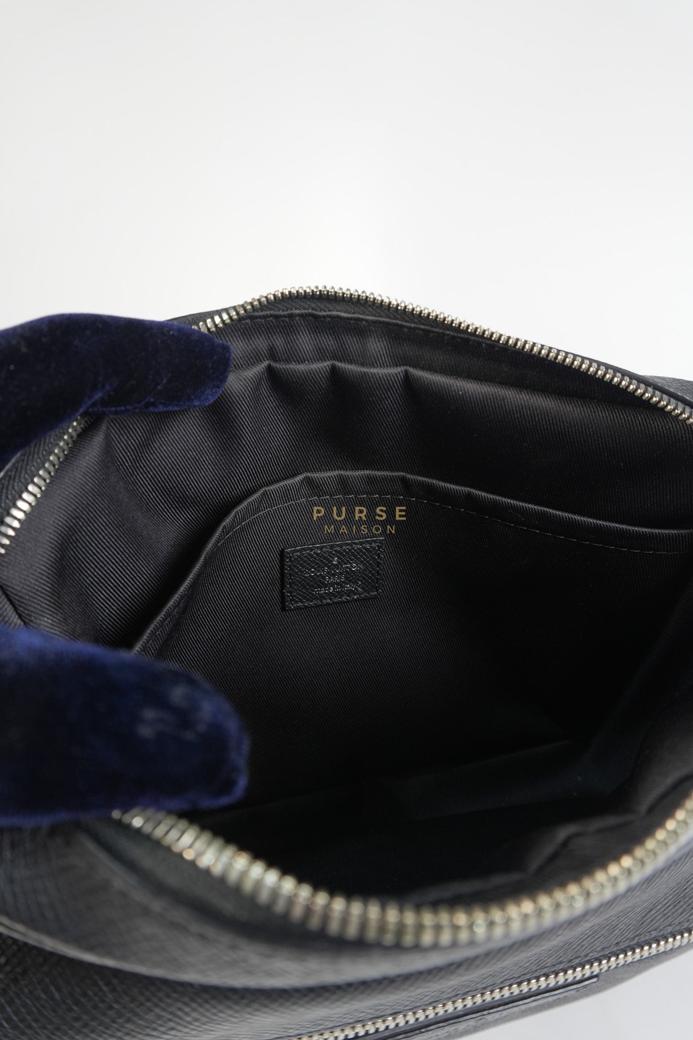 Outdoor Messenger Monogram Eclipse Taiga Black (Date code: FO4109) | Purse Maison Luxury Bags Shop