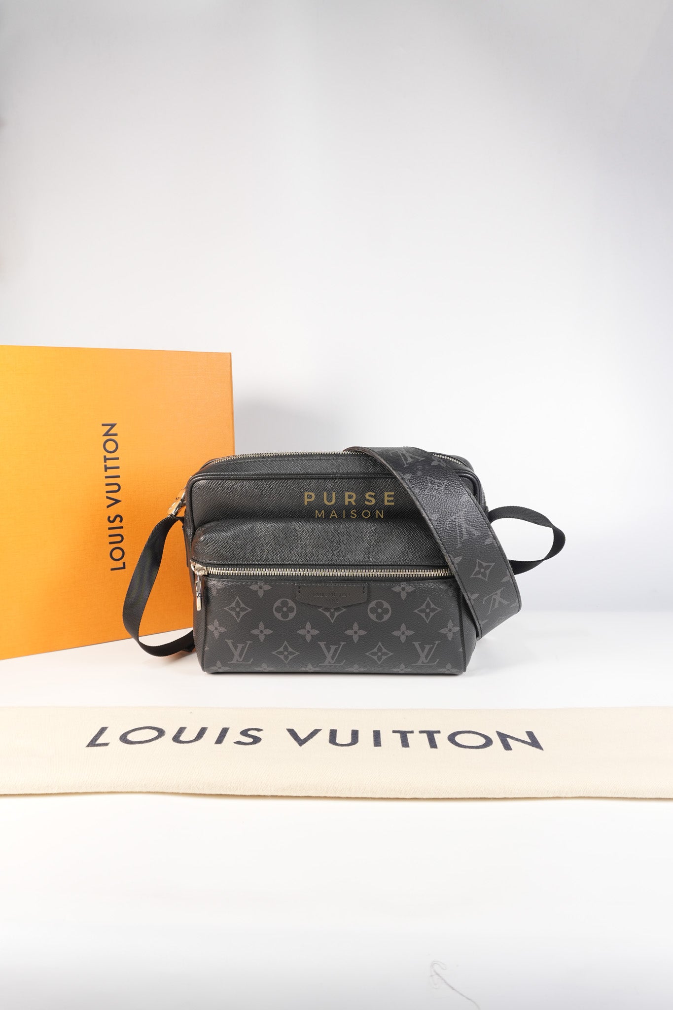 Outdoor Messenger Monogram Eclipse Taiga Black (Date code: FO4109) | Purse Maison Luxury Bags Shop