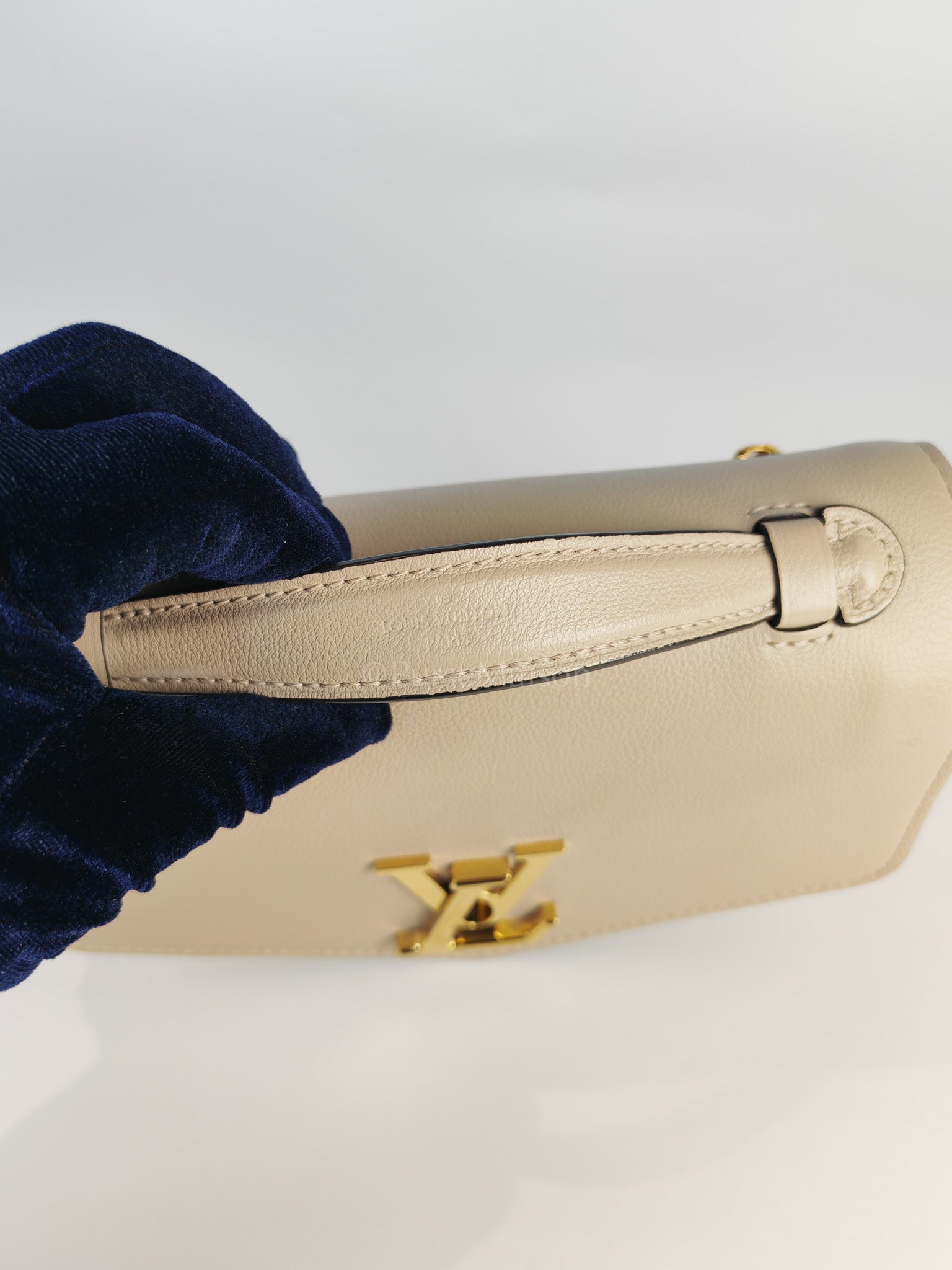 Oxford Lock Me Greige in Grained Calfskin Leather Crossbody Bag (Microchip) | Purse Maison Luxury Bags Shop