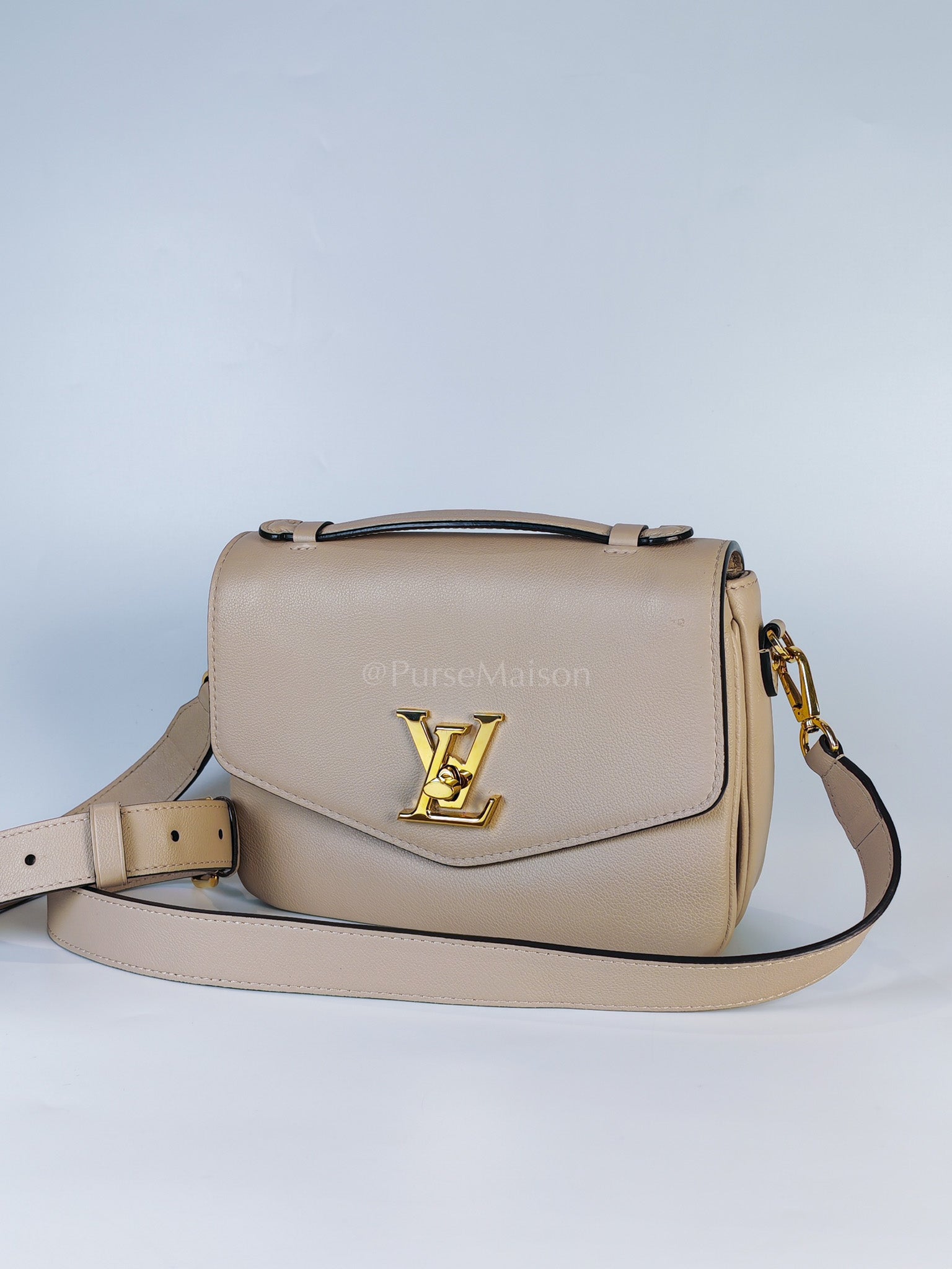 Oxford Lock Me Greige in Grained Calfskin Leather Crossbody Bag (Microchip) | Purse Maison Luxury Bags Shop