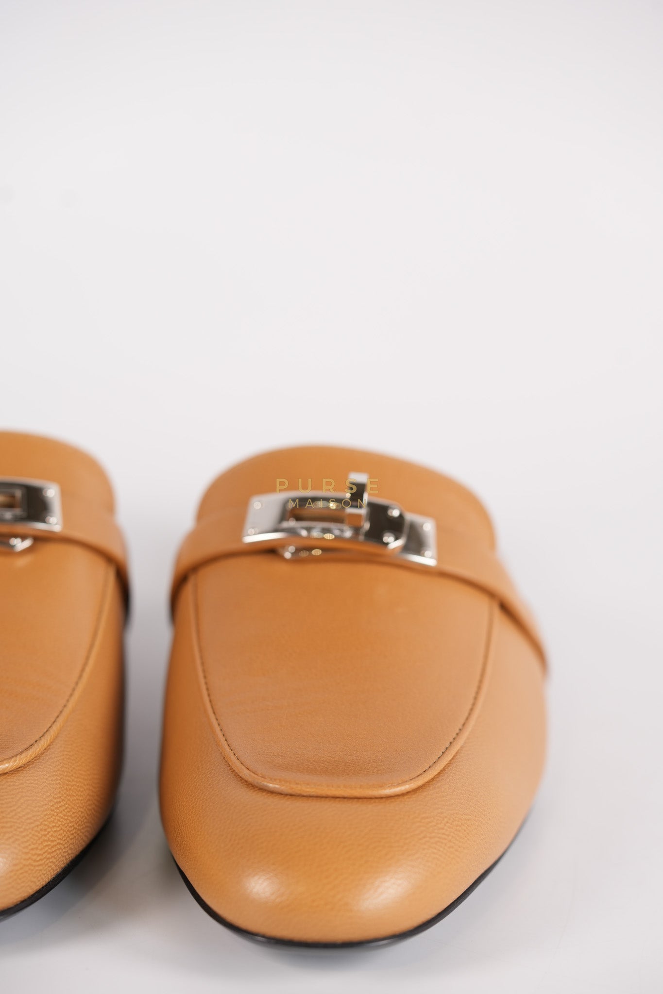 Oz Mule in Naturel Goatskin Leather & Palladium Kelly Buckle Size 37(24.5 cm) | Purse Maison Luxury Bags Shop
