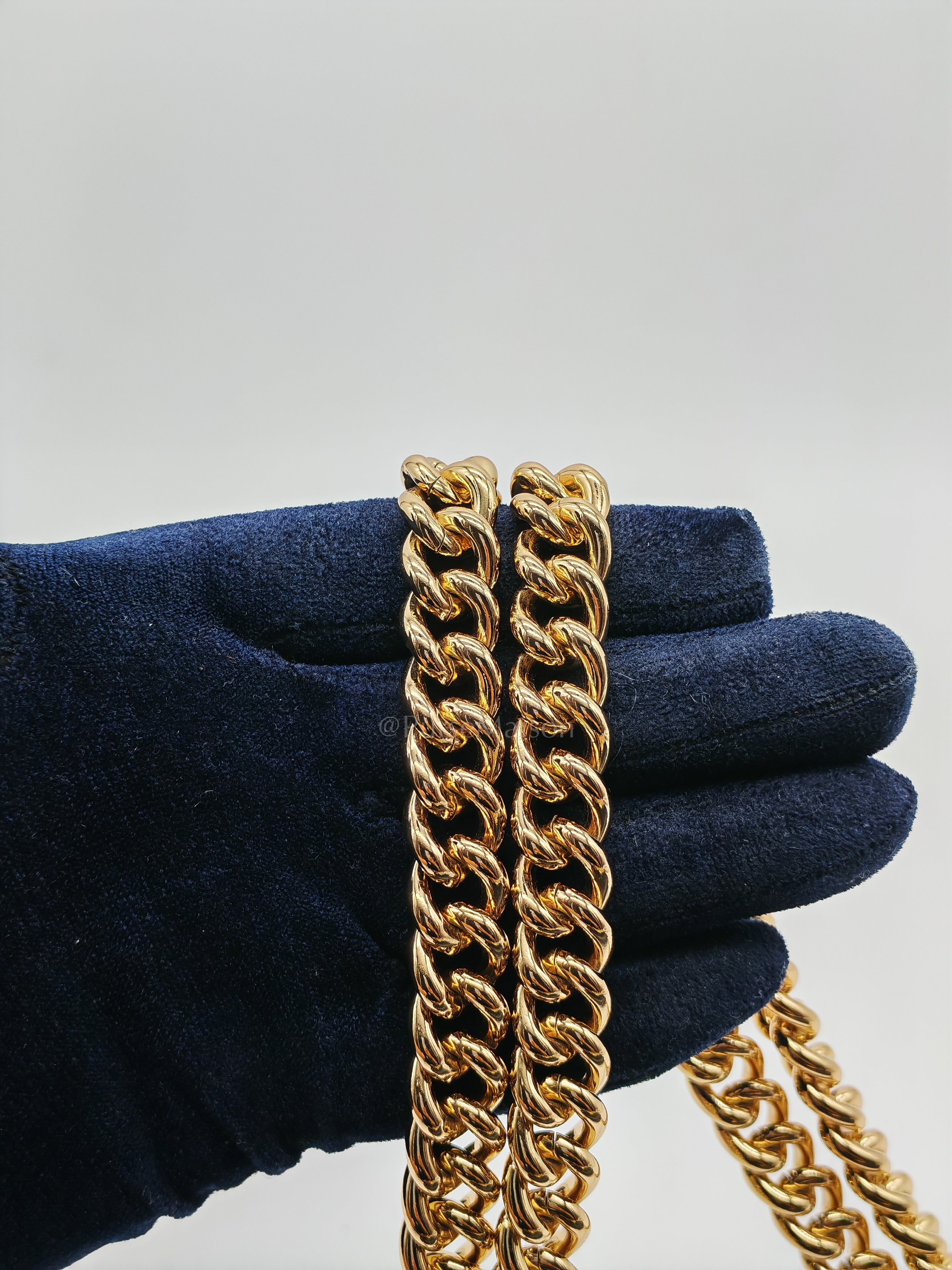 Padlock Shoulder Bag Medium in GG Supreme Canvas & Gold Hardware | Purse Maison Luxury Bags Shop