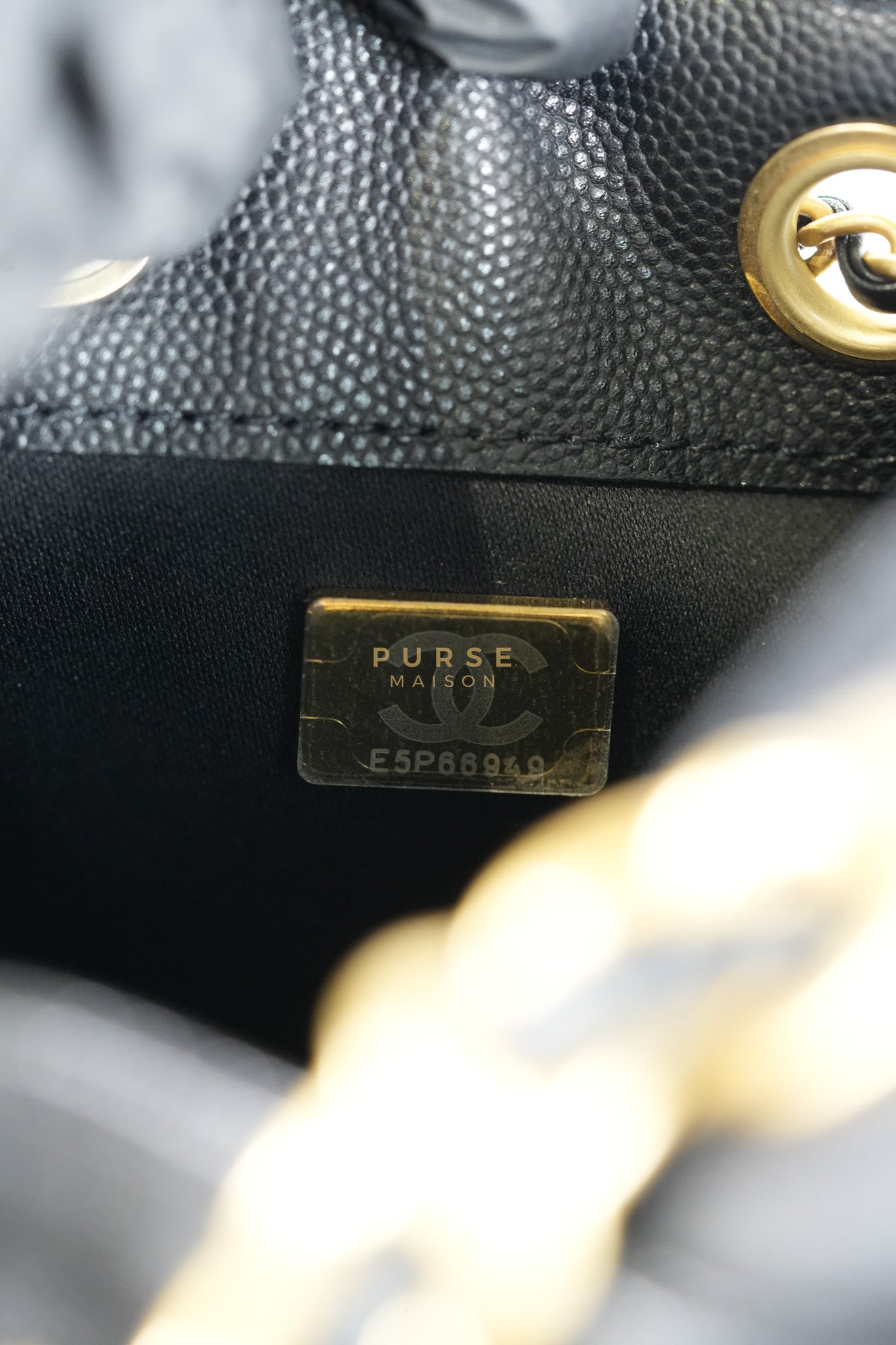 25 Small Hobo Tote Bag in Black Caviar Leather & Aged Gold Hardware (Microchip: E5****49)
