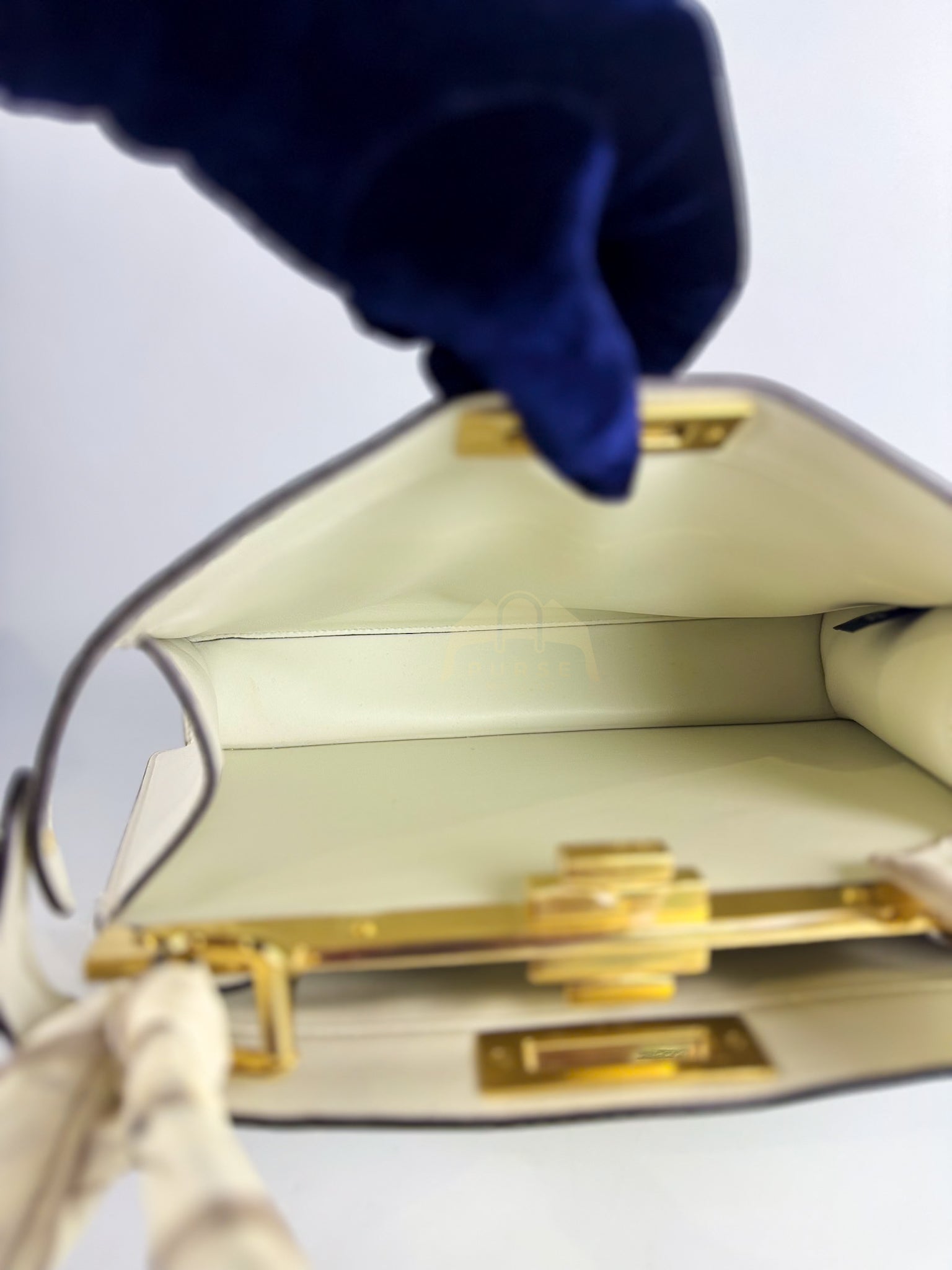 Peekaboo ISeeU Pochette Medium in White Calfskin Leather | Purse Maison Luxury Bags Shop