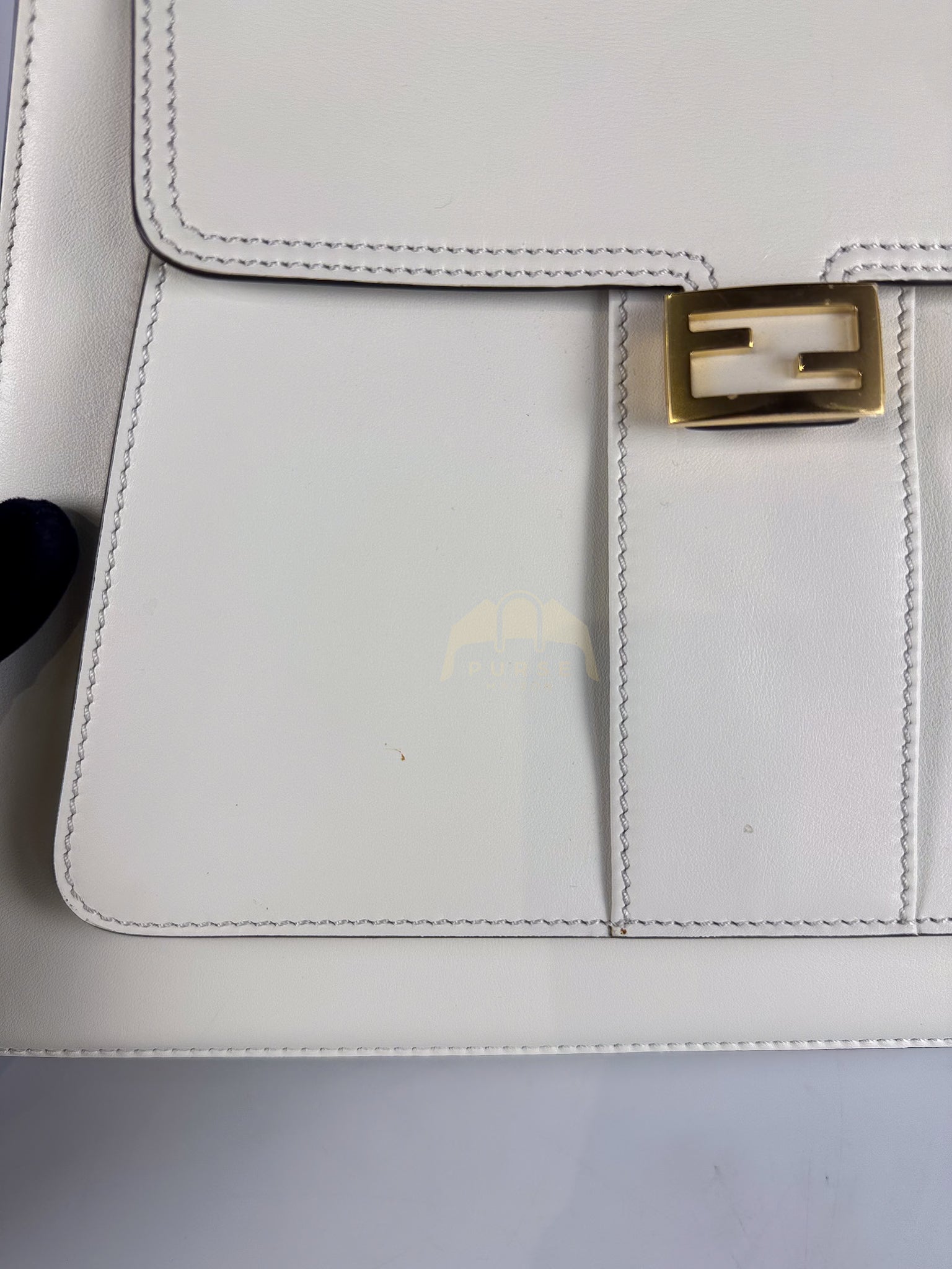 Peekaboo ISeeU Pochette Medium in White Calfskin Leather | Purse Maison Luxury Bags Shop