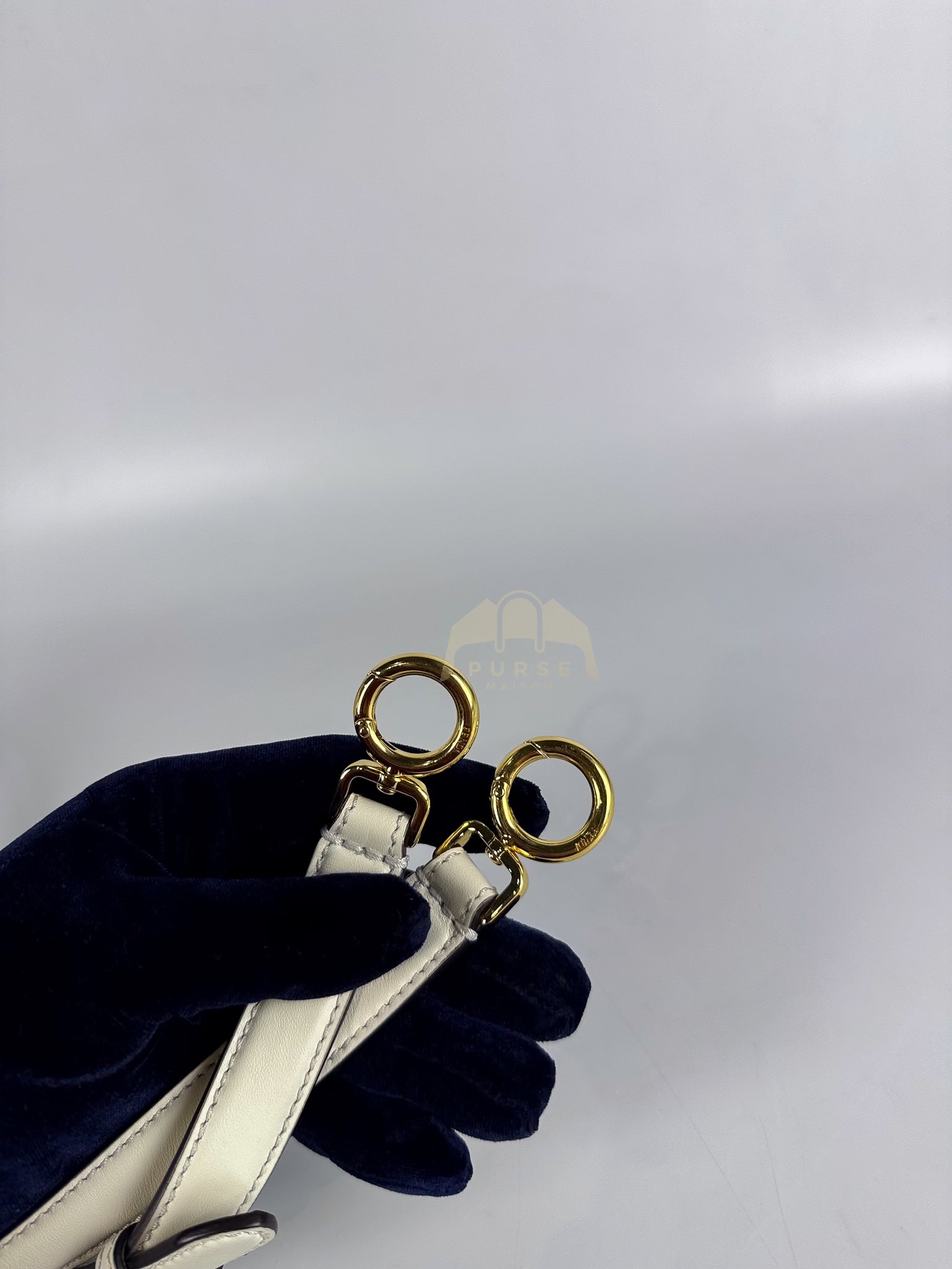 Peekaboo ISeeU Pochette Medium in White Calfskin Leather | Purse Maison Luxury Bags Shop