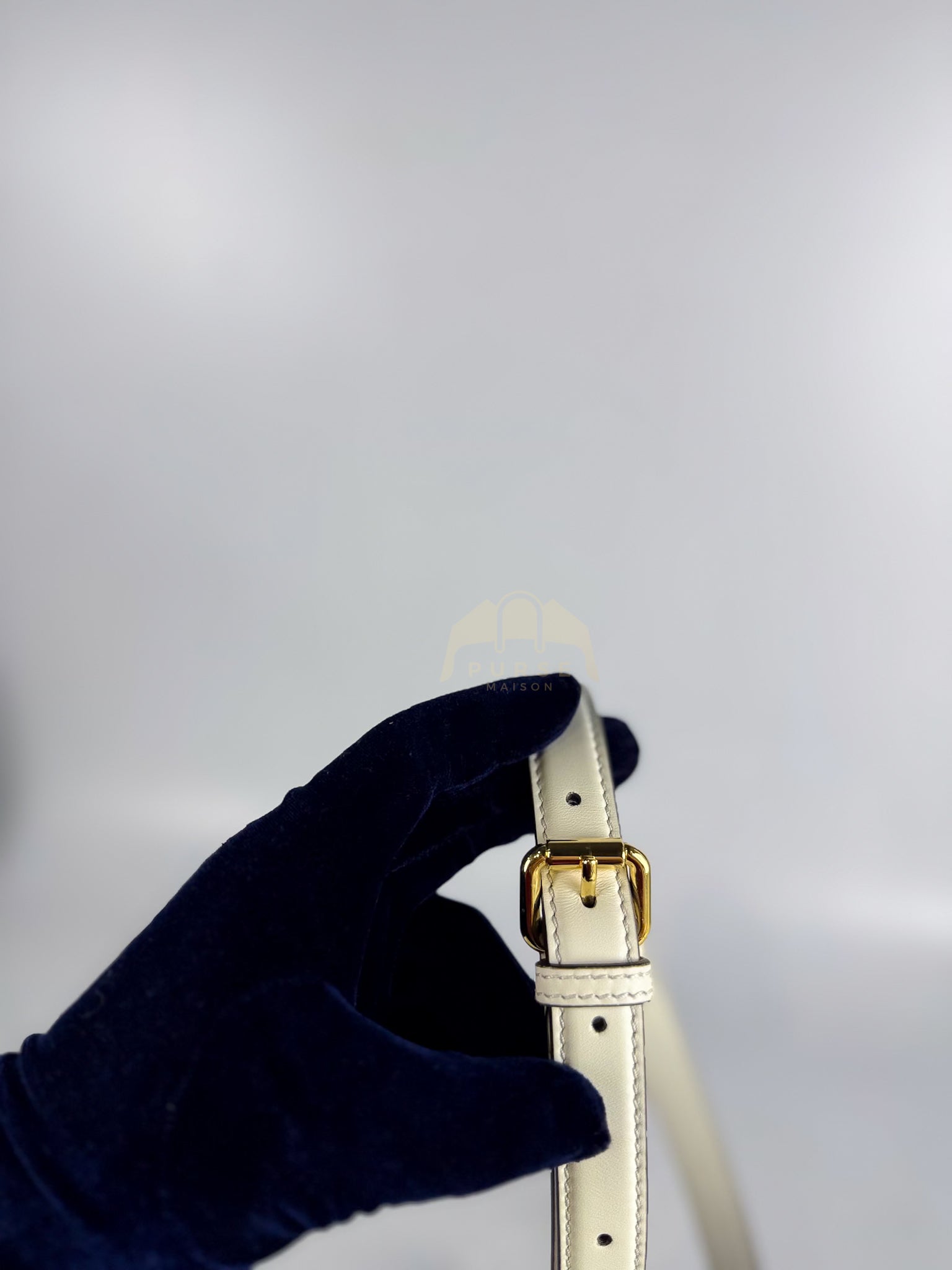 Peekaboo ISeeU Pochette Medium in White Calfskin Leather | Purse Maison Luxury Bags Shop