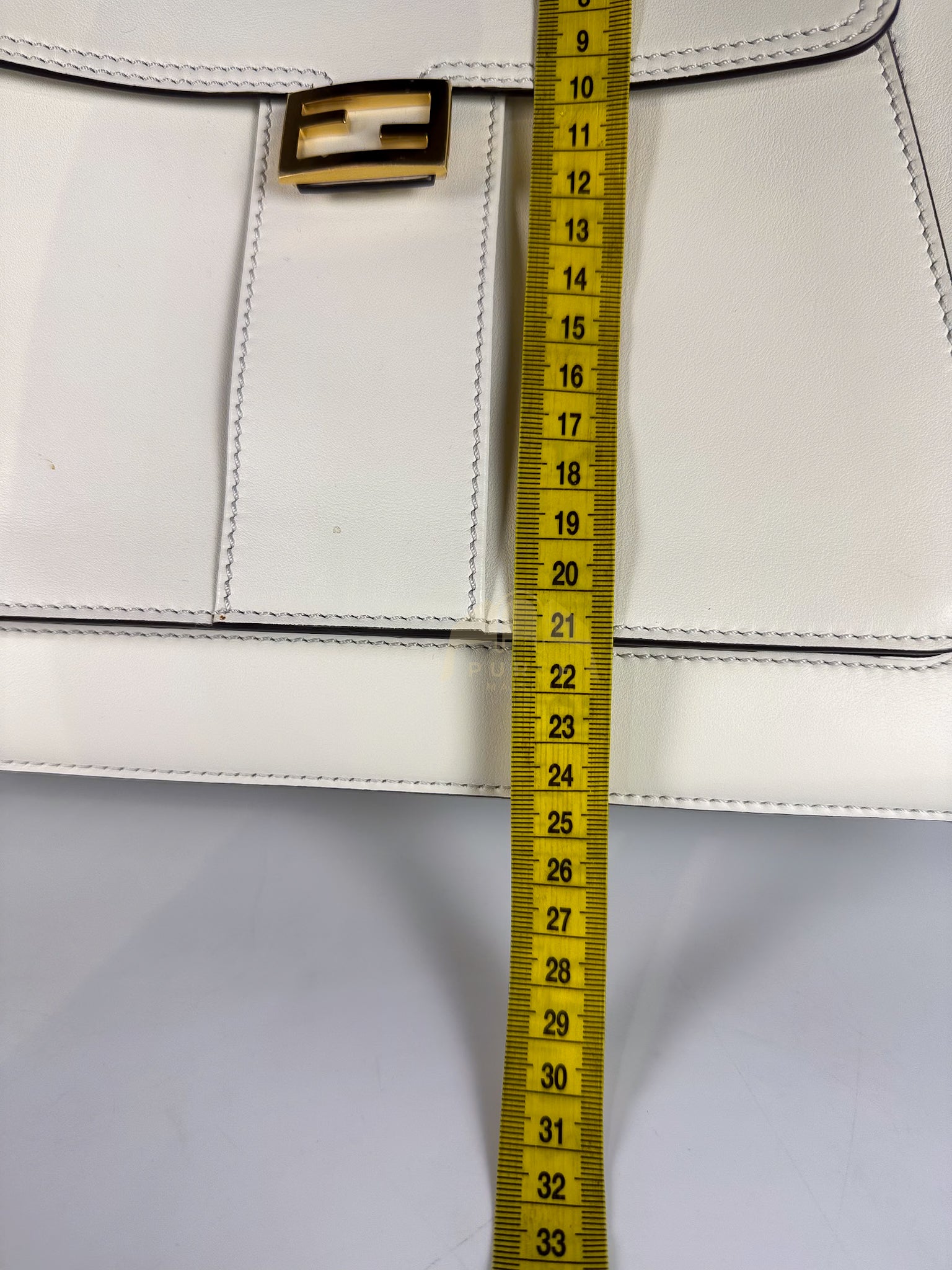 Peekaboo ISeeU Pochette Medium in White Calfskin Leather | Purse Maison Luxury Bags Shop