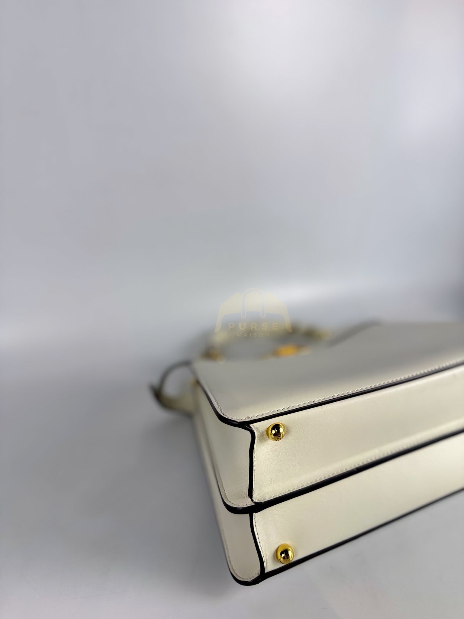 Peekaboo ISeeU Pochette Medium in White Calfskin Leather | Purse Maison Luxury Bags Shop