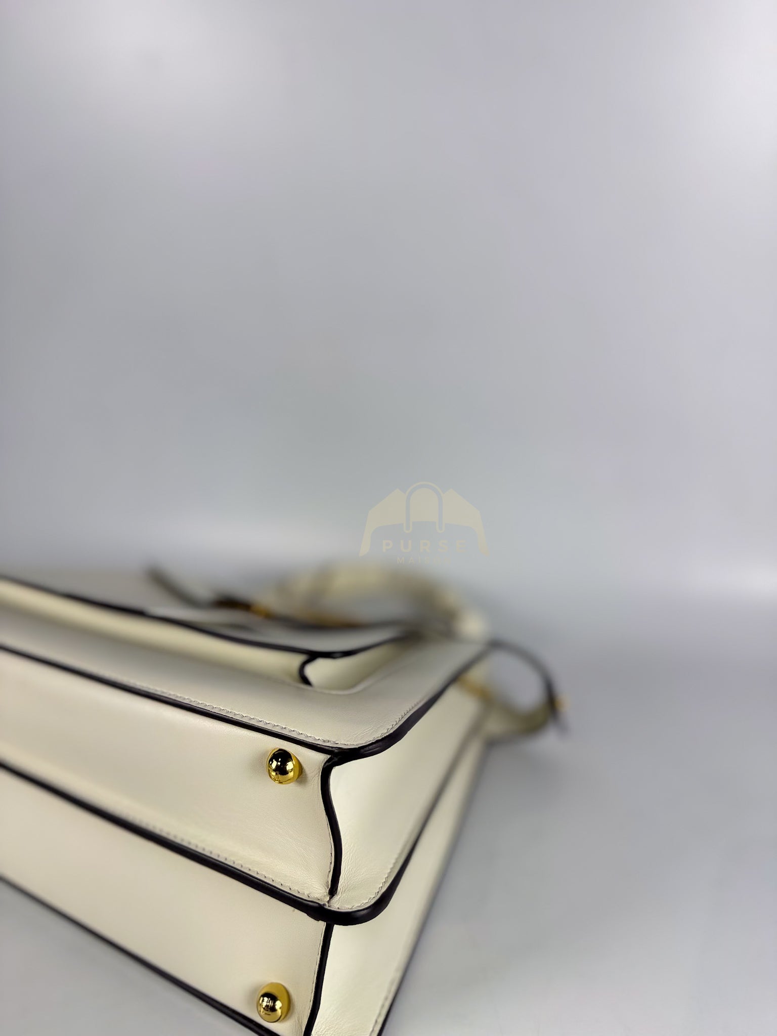 Peekaboo ISeeU Pochette Medium in White Calfskin Leather | Purse Maison Luxury Bags Shop