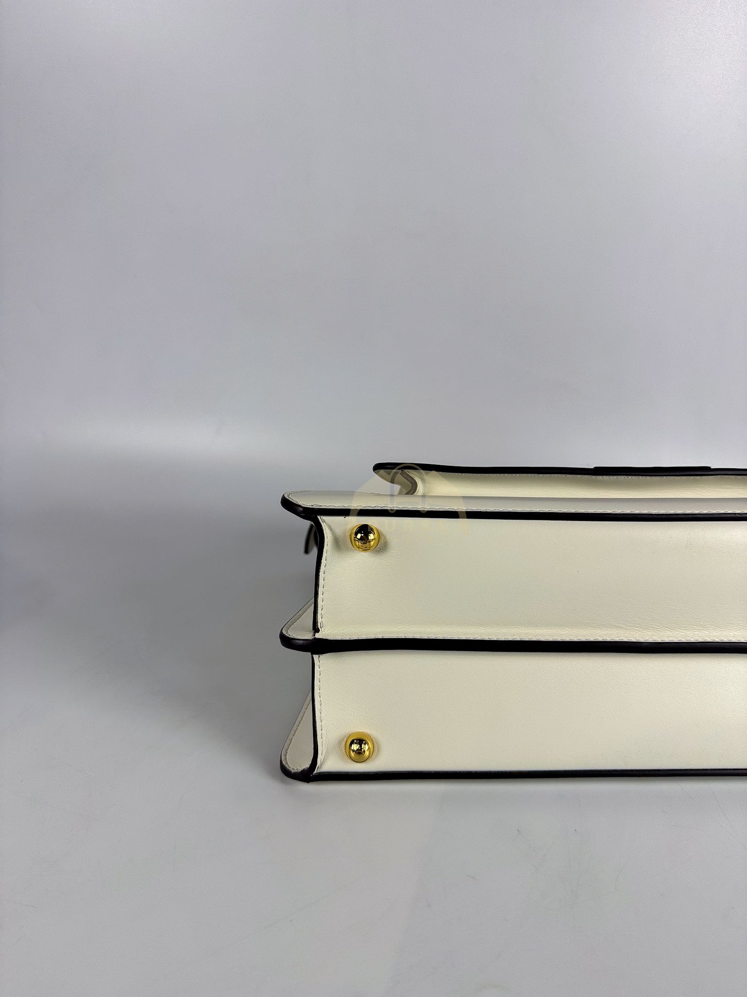 Peekaboo ISeeU Pochette Medium in White Calfskin Leather | Purse Maison Luxury Bags Shop