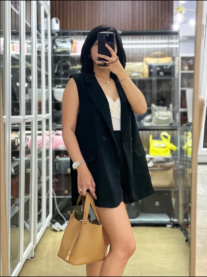 Picotin Lock 18 in Biscuit Taurillon Clemence & Gold Hardware Stamp U(2022) | Purse Maison Luxury Bags Shop