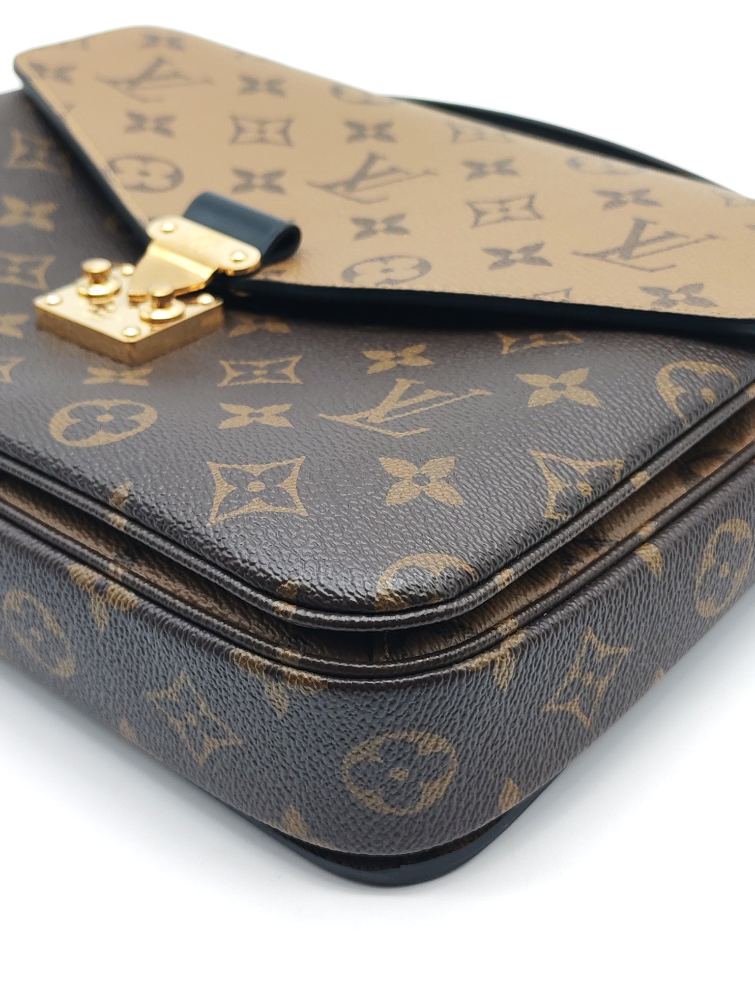 Pochette Metis in Reverse Monogram Canvas & Gold Hardware Microchip | Purse Maison Luxury Bags Shop
