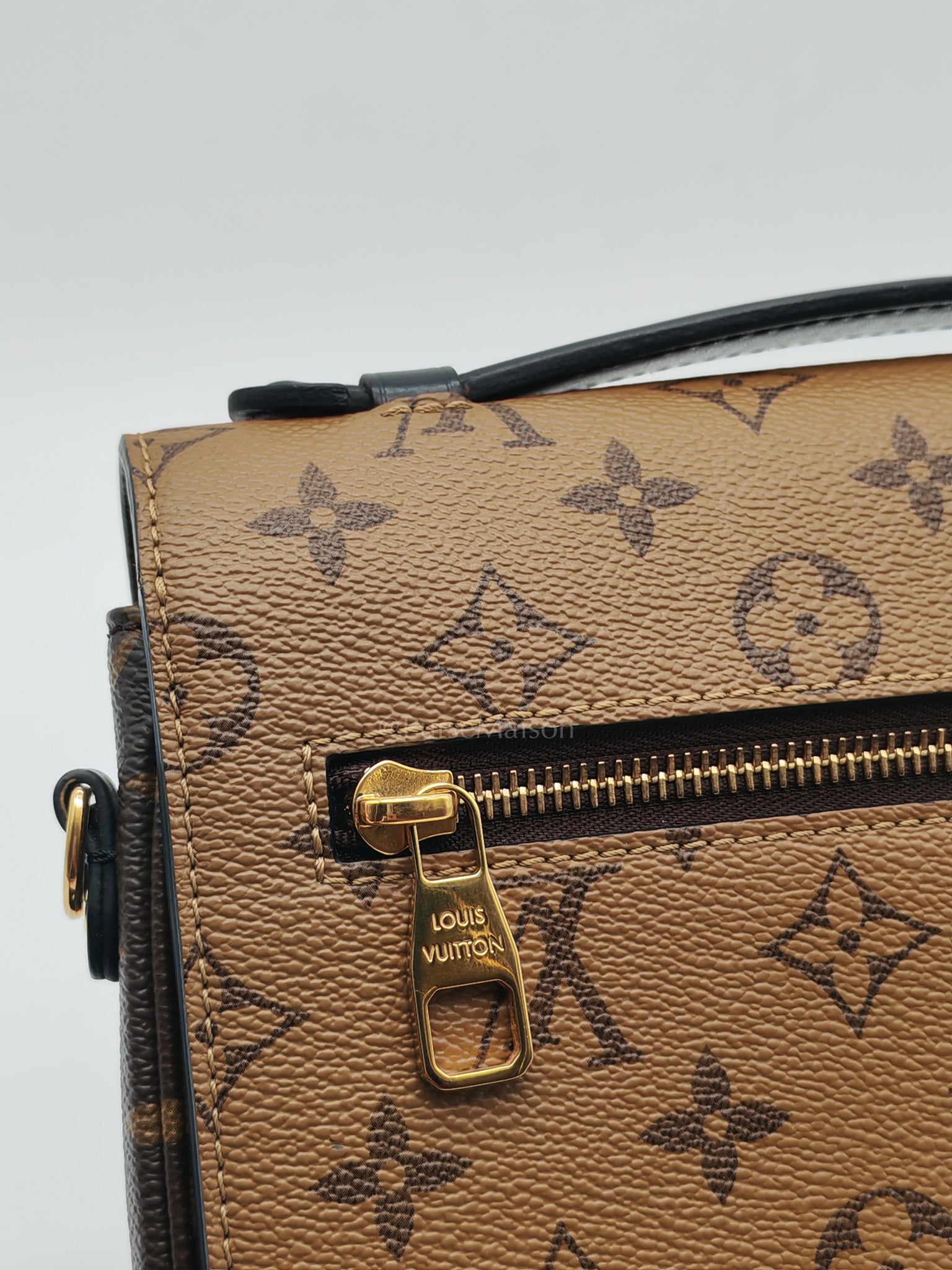 Pochette Metis in Reverse Monogram Canvas & Gold Hardware Microchip | Purse Maison Luxury Bags Shop