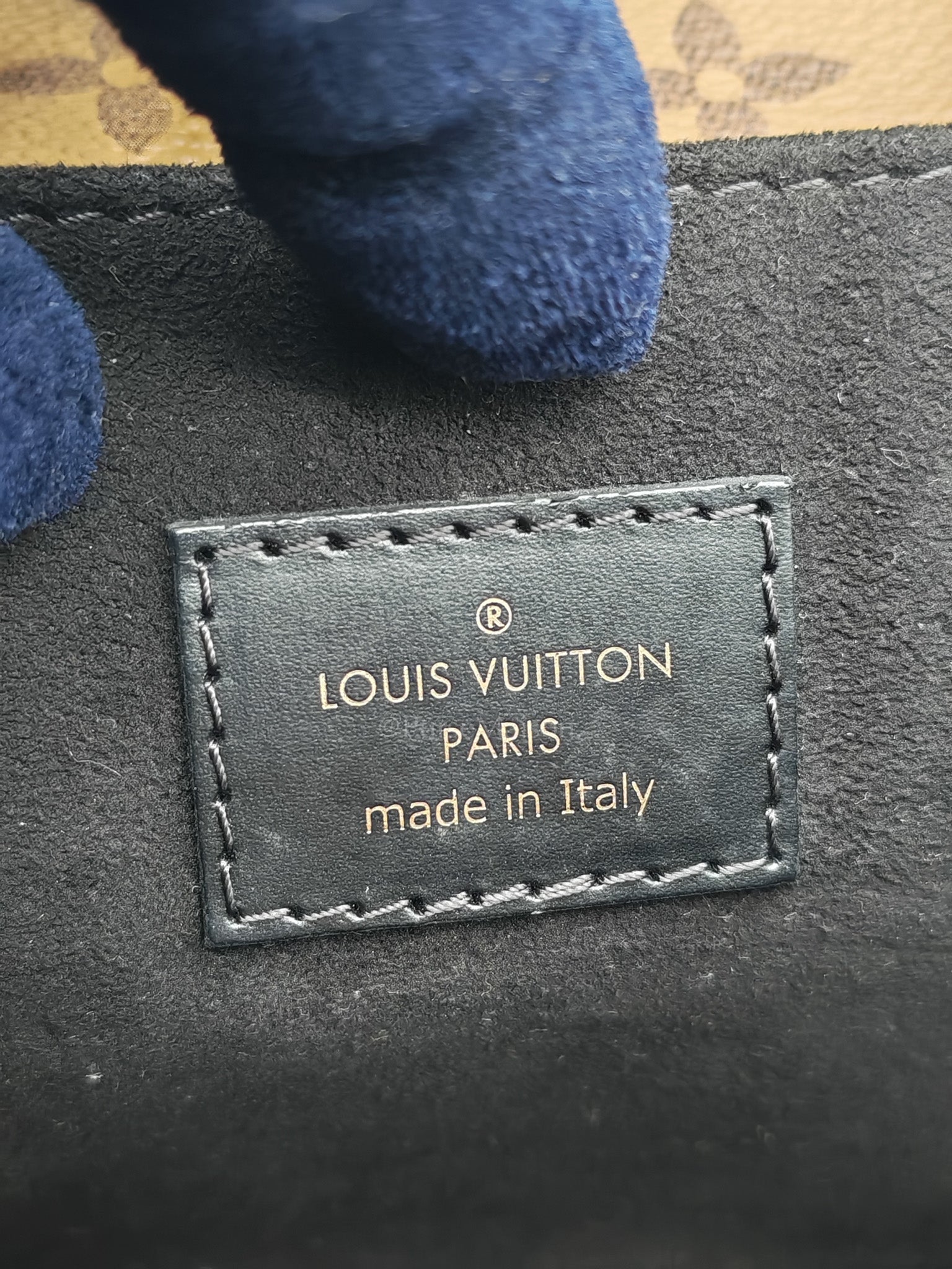Pochette Metis in Reverse Monogram Canvas & Gold Hardware Microchip | Purse Maison Luxury Bags Shop