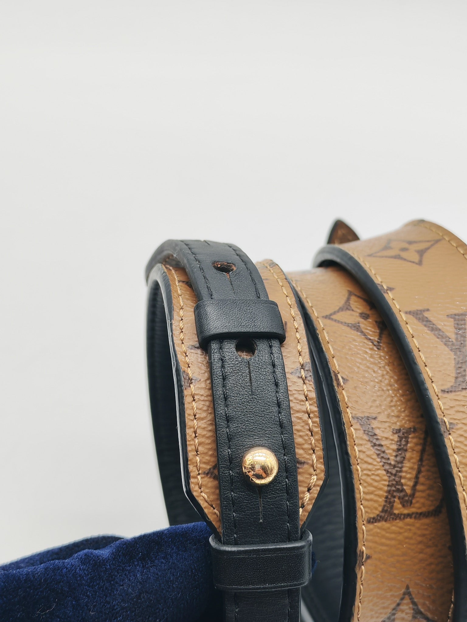 Pochette Metis in Reverse Monogram Canvas & Gold Hardware Microchip | Purse Maison Luxury Bags Shop